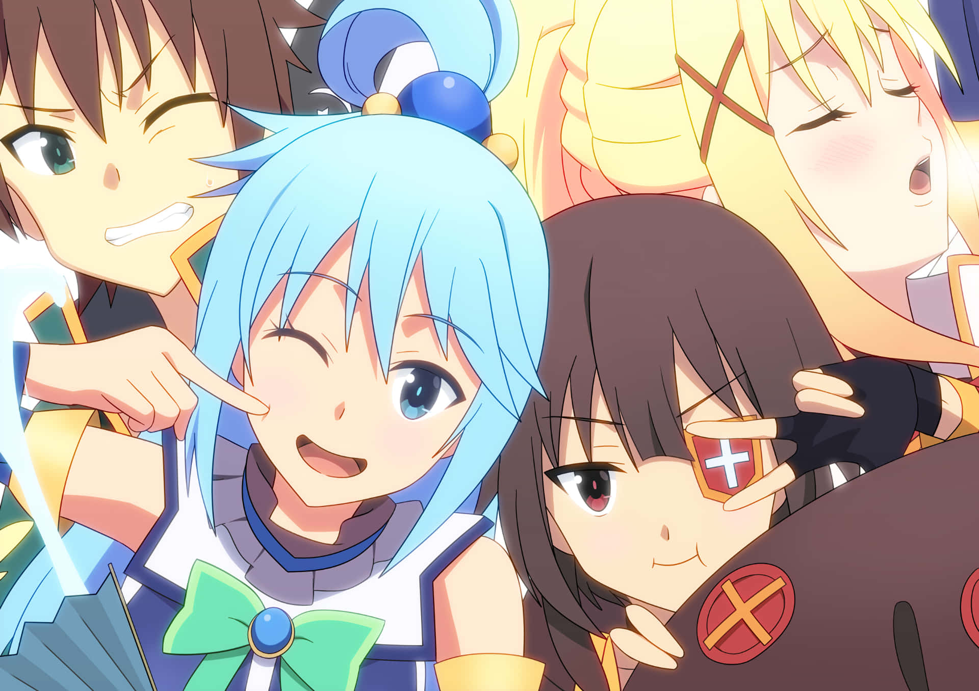 Konosuba 桌布 壁紙 — 四個穿著色彩繽紛服裝的開朗動畫女孩，帶著俏皮的表情和動態姿勢緊密地擺姿勢。