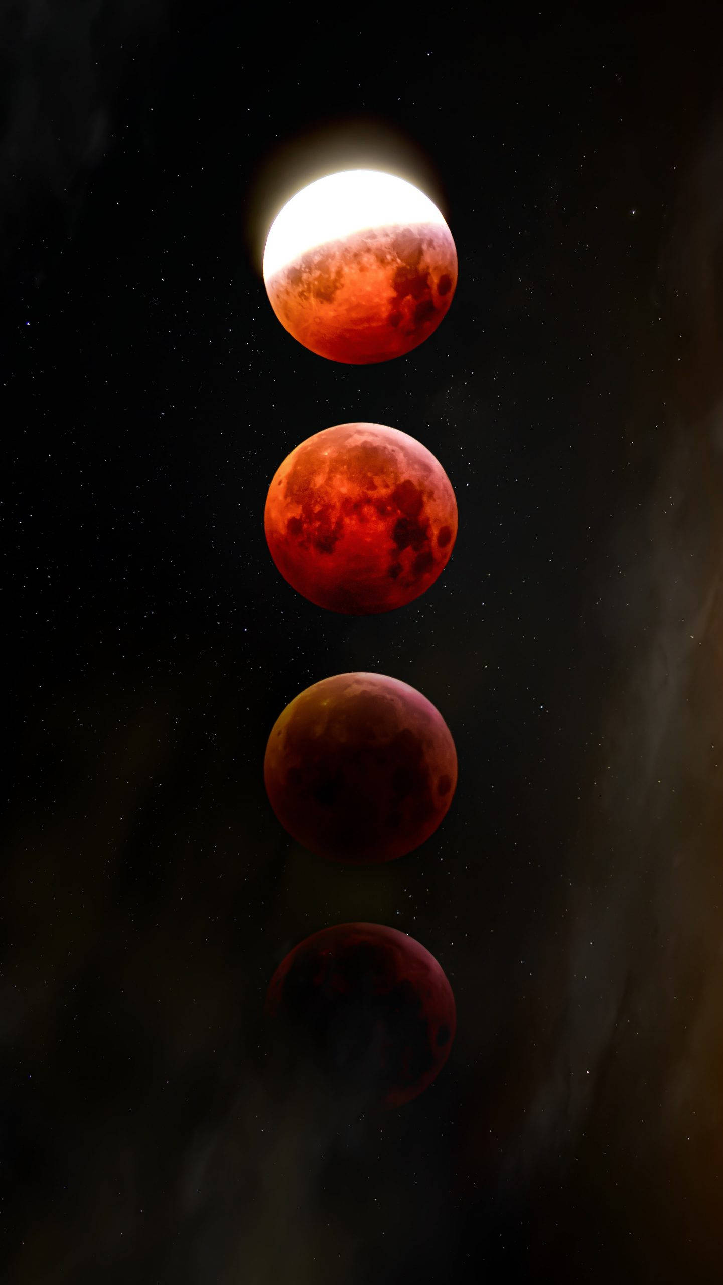 iPhone 桌布 壁紙 — 四個血月垂直堆疊，背景是繁星點點的宇宙和發光的星雲。