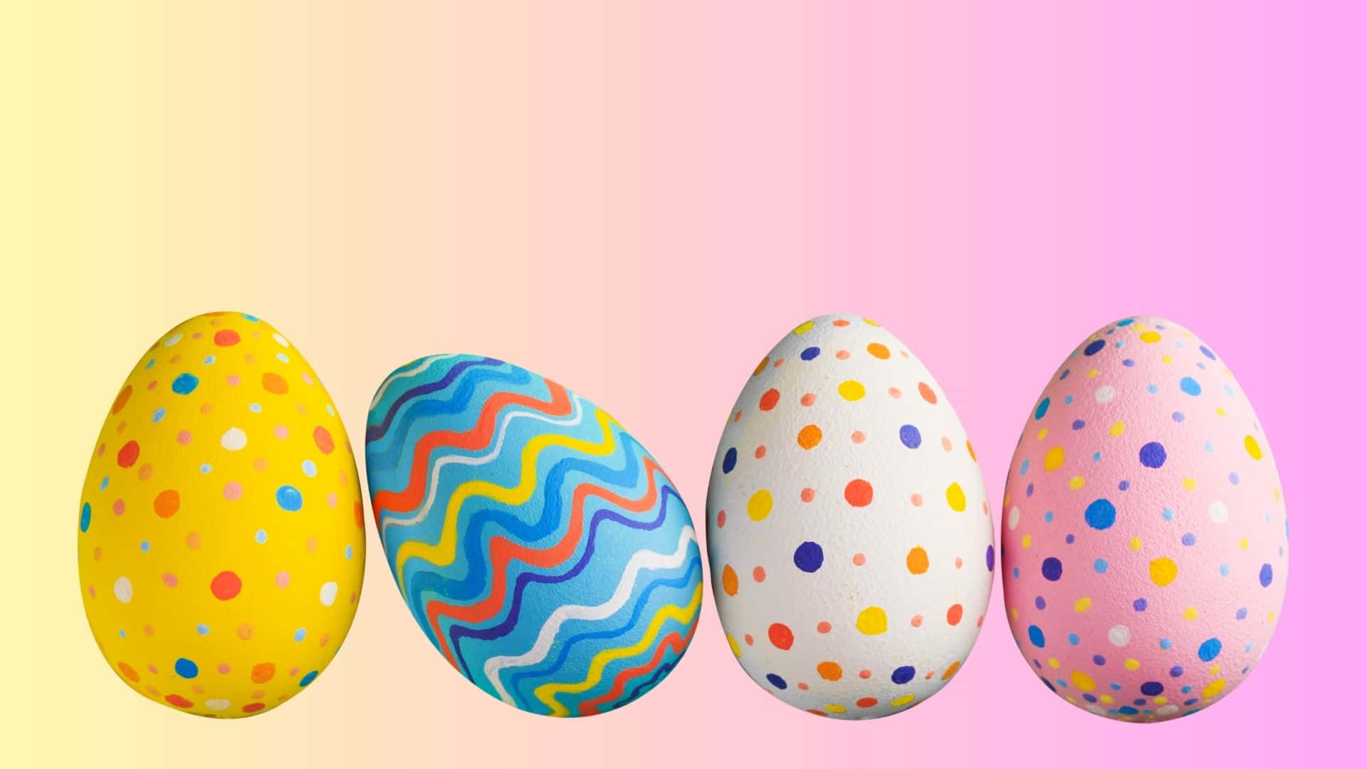 Easter Egg 桌布 壁紙 — 四個裝飾鮮豔的復活節蛋，帶有波點和波浪條紋，漂浮在柔和的粉彩漸變背景上。