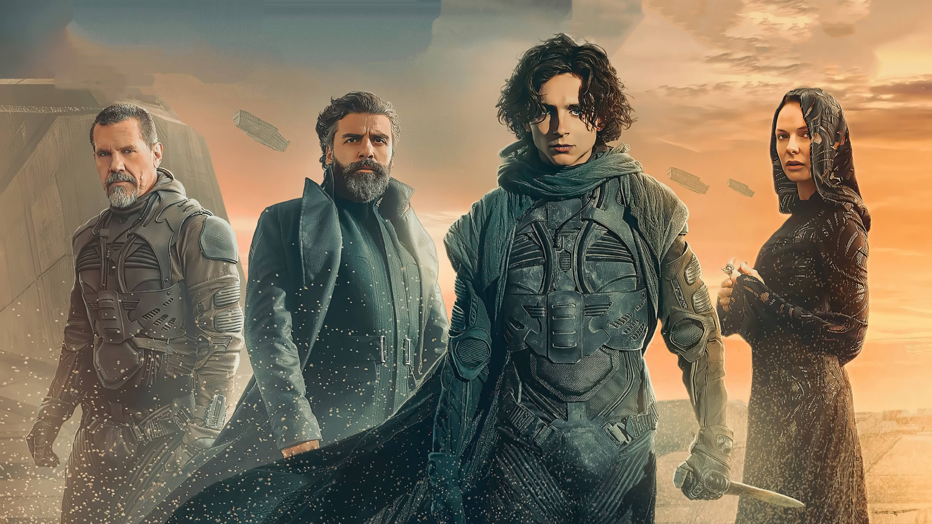 Dune 2021 桌布 壁紙 — 四個身穿裝甲的身影在熾熱橙色天空下，堅定地站立在荒涼的外星景觀中。