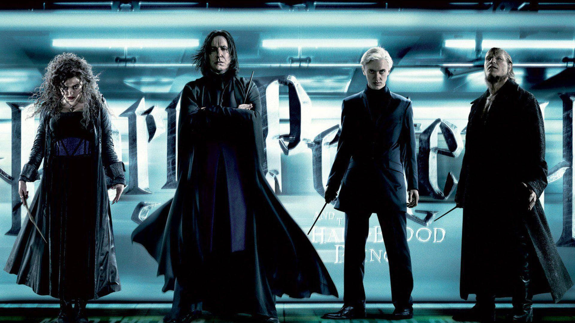 snape 桌布 壁紙 — 四個身穿黑袍的食死人站在冰冷的藍色燈光走廊中，頭頂有發光的霓虹管，氣勢洶洶。