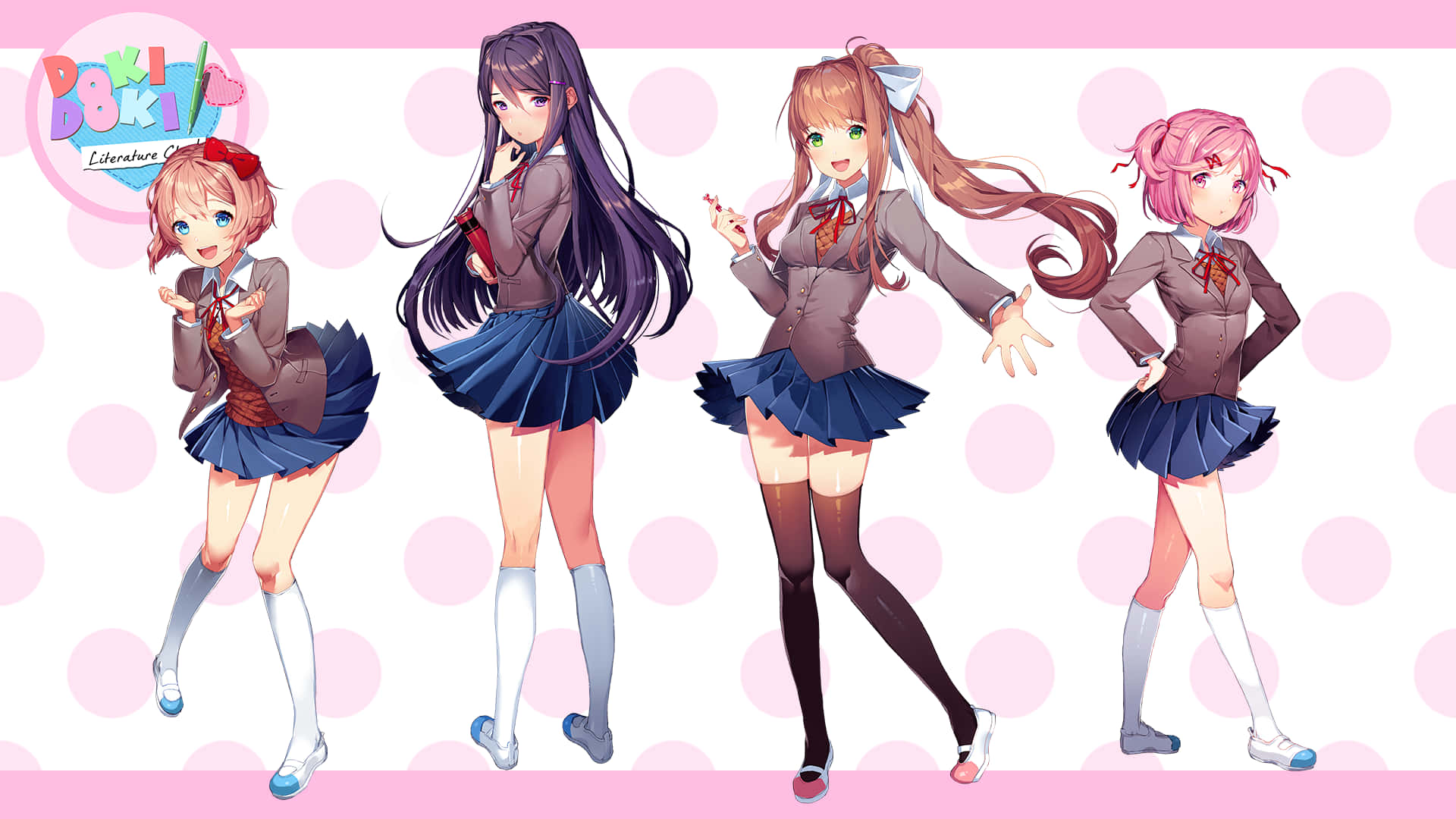 Doki Doki 桌布 壁紙 — 四個開心的動畫女孩穿著相配的校服，在粉紅色圓點背景上動態地擺姿勢。