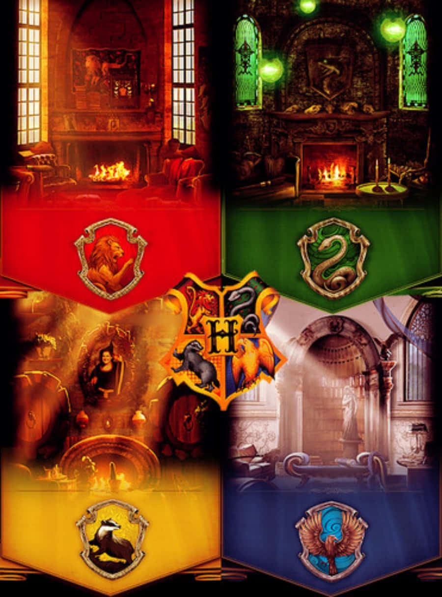 The Hogwarts Houses 桌布 壁紙 — 四個霍格華茲學院的交誼廳散發著溫暖的爐火光芒，並掛有展示獅子、蛇、獾和鷹徽章的彩色旗幟。