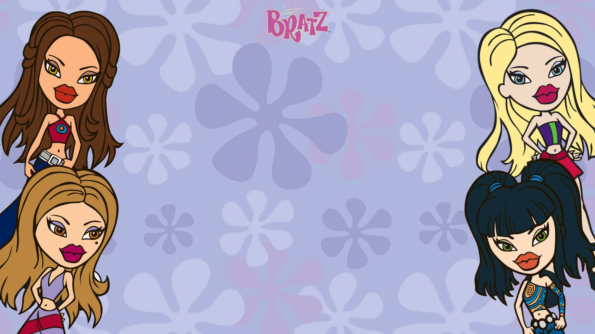 bratz 美學 桌布 壁紙 — 四個風格化的 Bratz 娃娃，擁有鮮明的妝容和色彩繽紛的服裝，在紫色花卉圖案背景前擺姿勢。