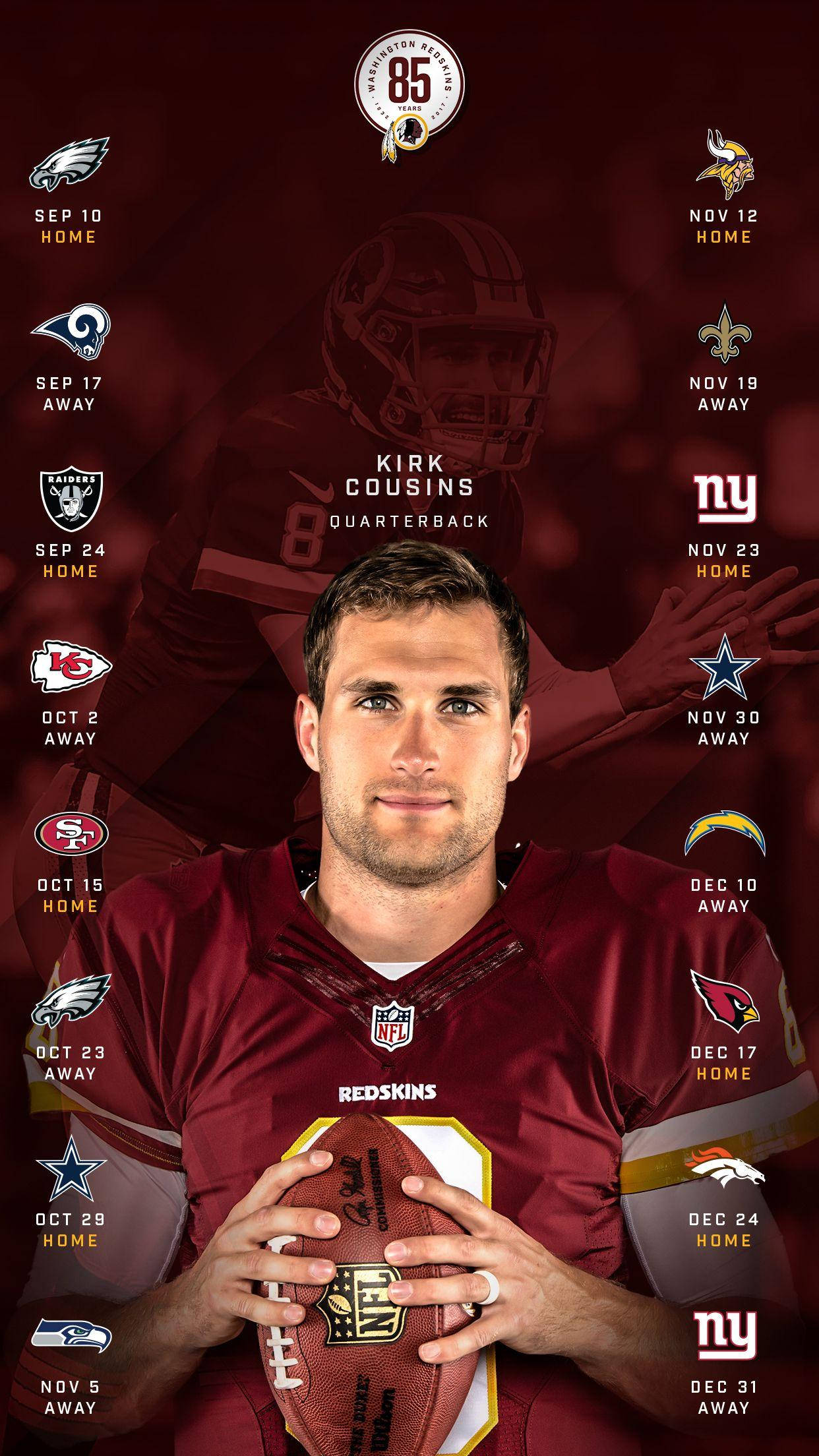 運動 桌布 壁紙 — 四分衛Kirk Cousins身穿栗色Redskins球衣，在深紅色背景上拿著橄欖球，周圍有NFL賽程標誌。
