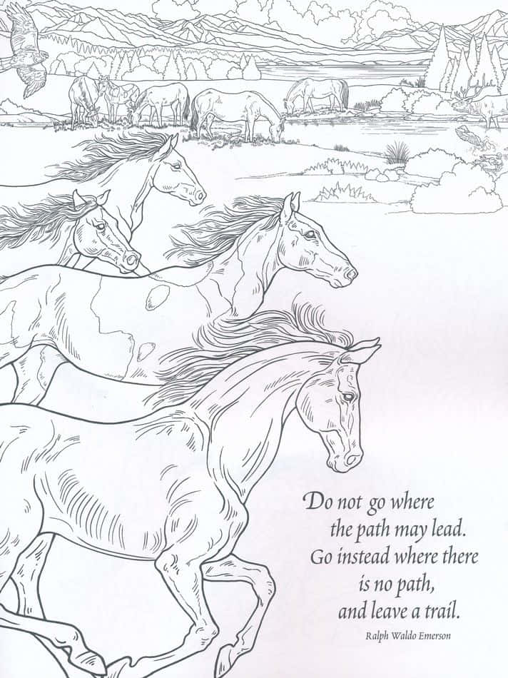 Horse Coloring 桌布 壁紙 — 四匹奔馳的馬排成一列，背景優美，並附有拉爾夫·沃爾多·愛默生的名言。