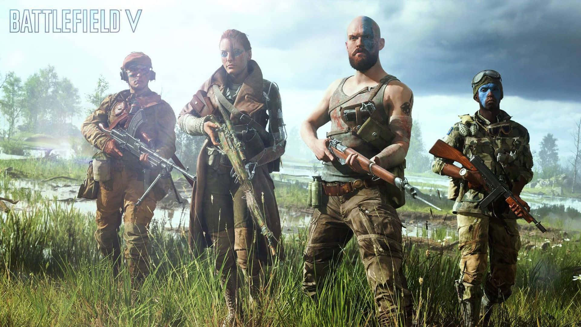 1080p Battlefield V 桌布 壁紙 — 四名滿身戰痕、身穿泥濘軍服的士兵在暴風雨的天空下，在長草中持步槍警戒站立。