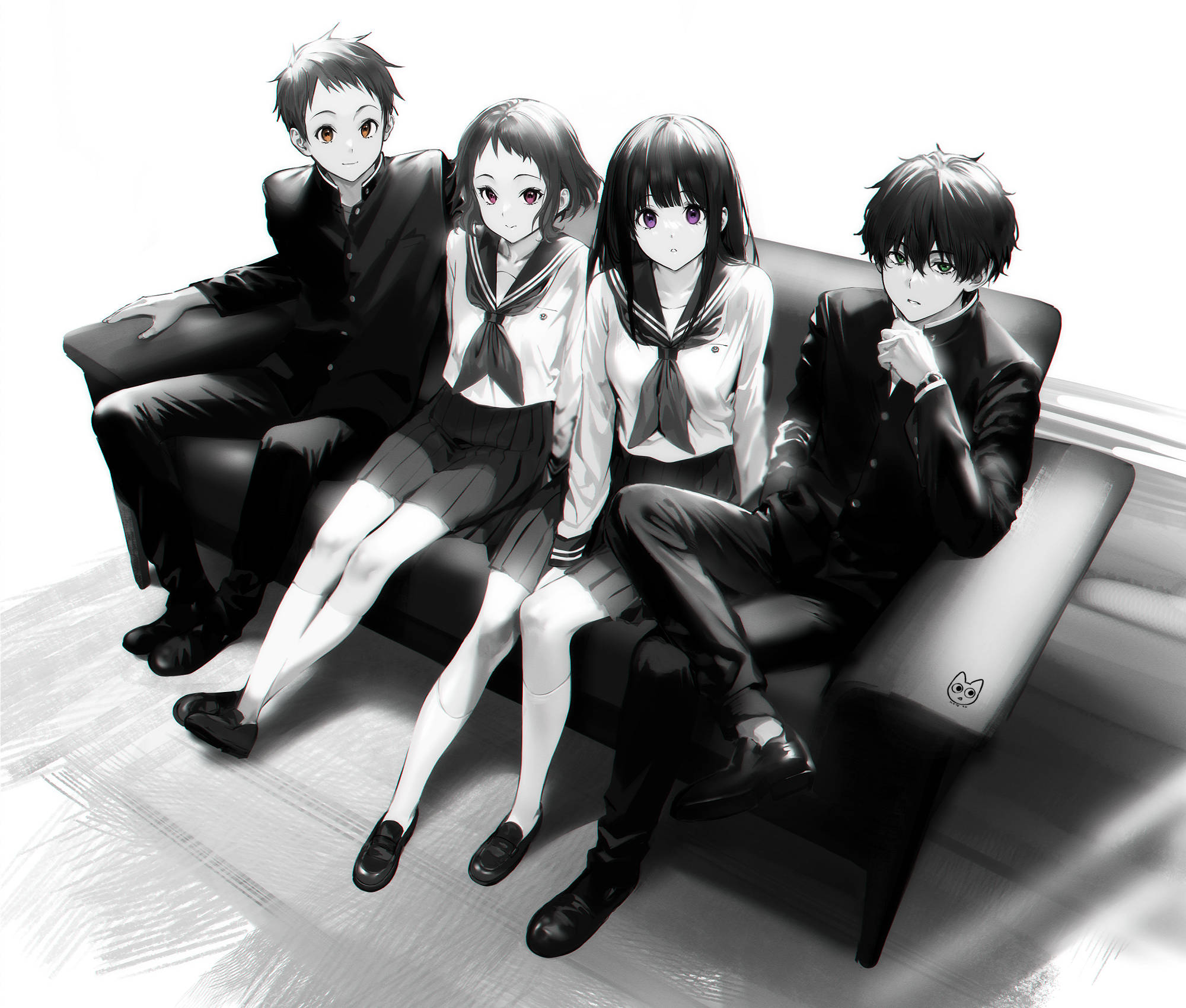 Oreki Houtarou 桌布 壁紙 — 四名穿著校服的動漫學生坐在現代沙發上，身處一個簡約單色調的房間，光線柔和。