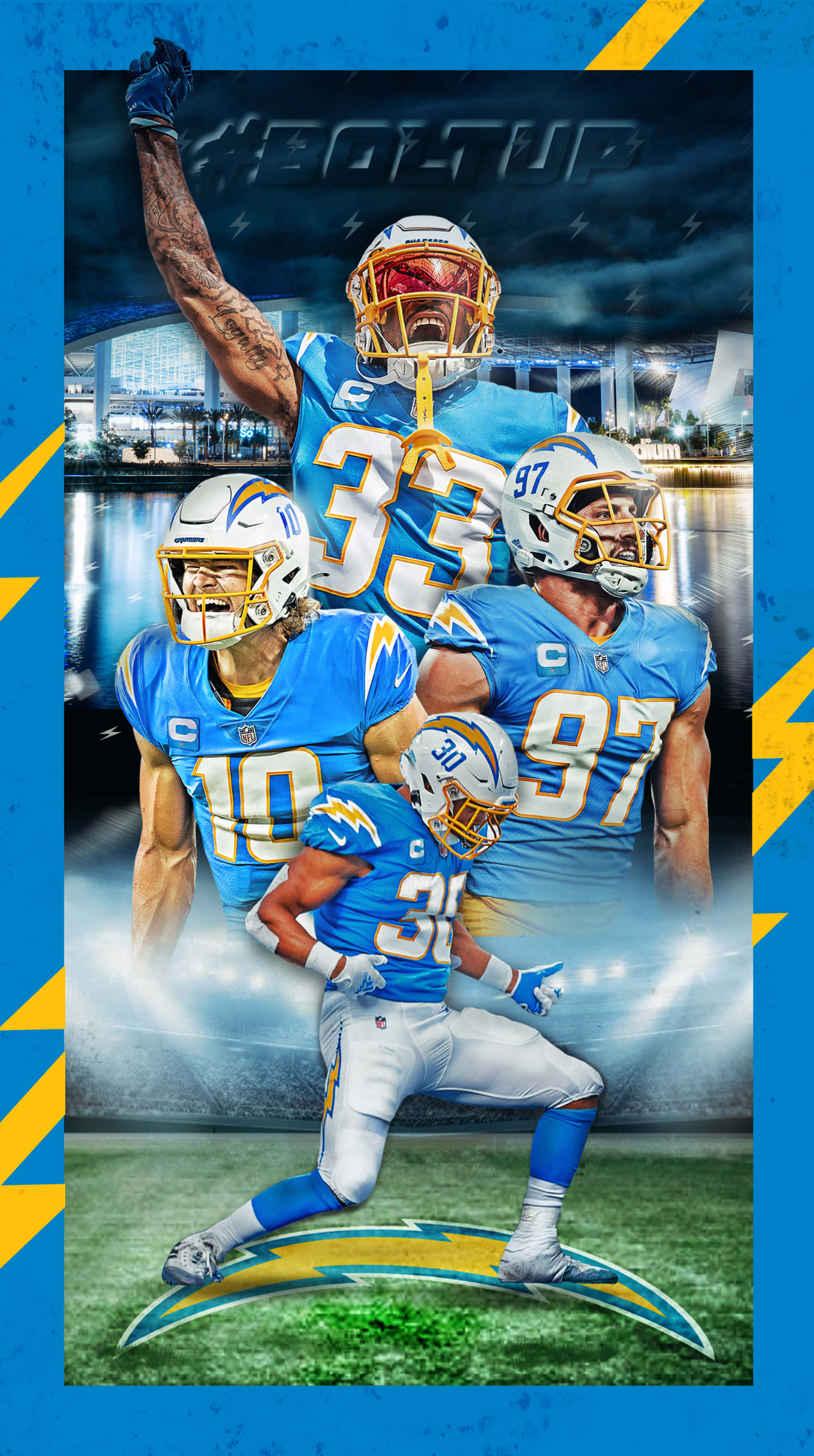NFL 桌布 壁紙 — 四名身穿藍色球衣的 Chargers 美式足球員在閃電效果的暴風雨體育場背景下動態擺姿勢。