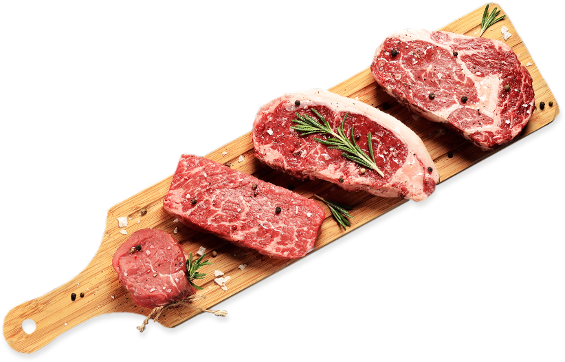 肉 桌布 壁紙 — 四塊生牛肉搭配迷迭香和鹽，放在黑色背景的木砧板上。
