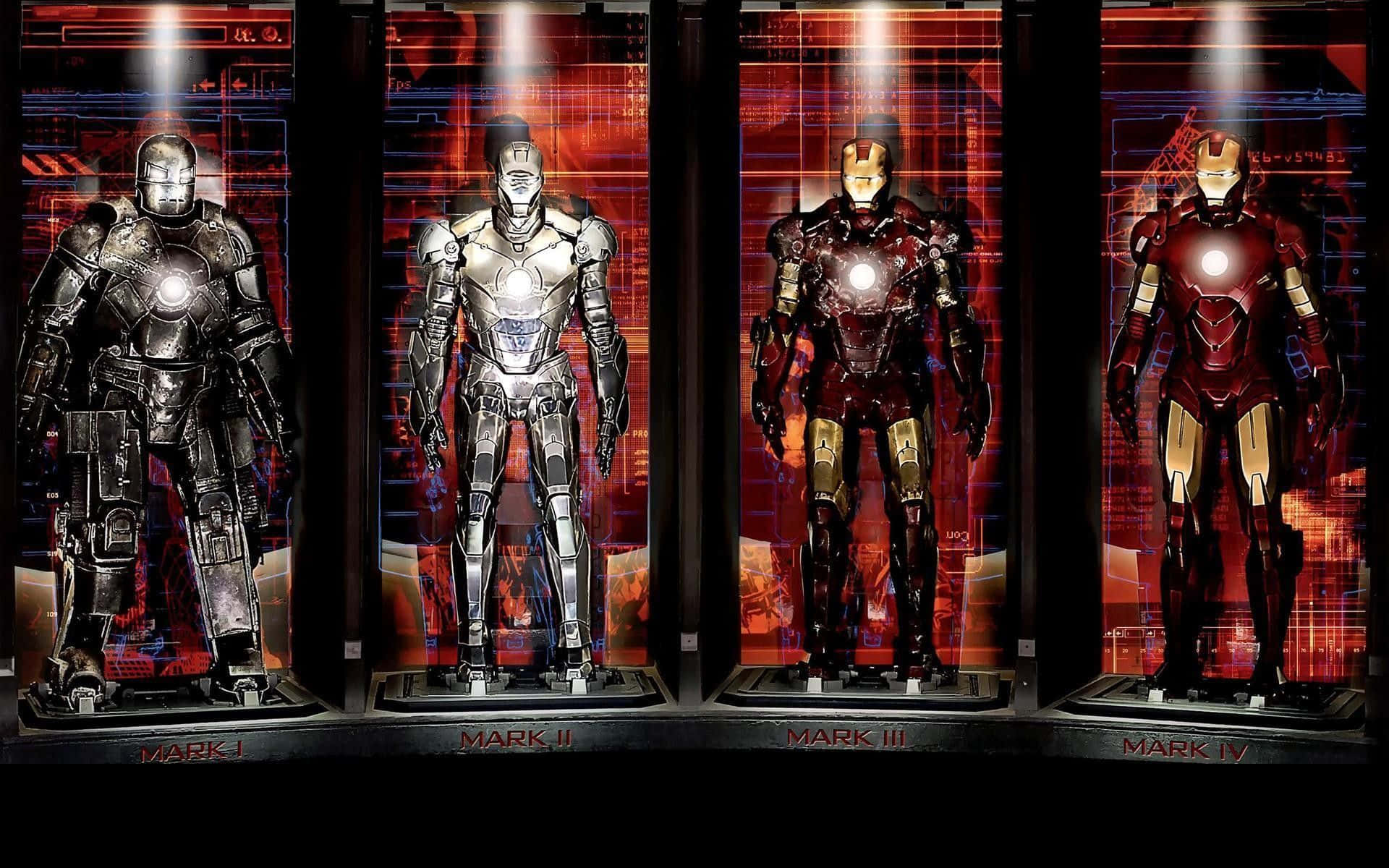 iron man 3 桌布 壁紙 — 四套 Iron Man 戰甲 Mark I 到 Mark IV 在聚光燈下陳列於玻璃展櫃中，背景為發光的紅色科技背景。