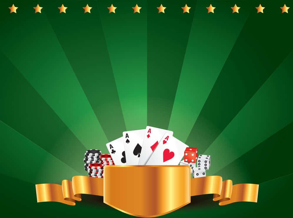 Casino 桌布 壁紙 — 四張Ace和骰子從金色獎盃中溢出，背景是閃爍的綠色搭配金色星星。