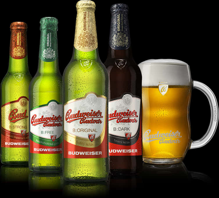 百威 桌布 壁紙 — 四支冰鎮的Budweiser啤酒瓶和一個滿是泡沫的馬克杯排列在反光的黑色表面上。
