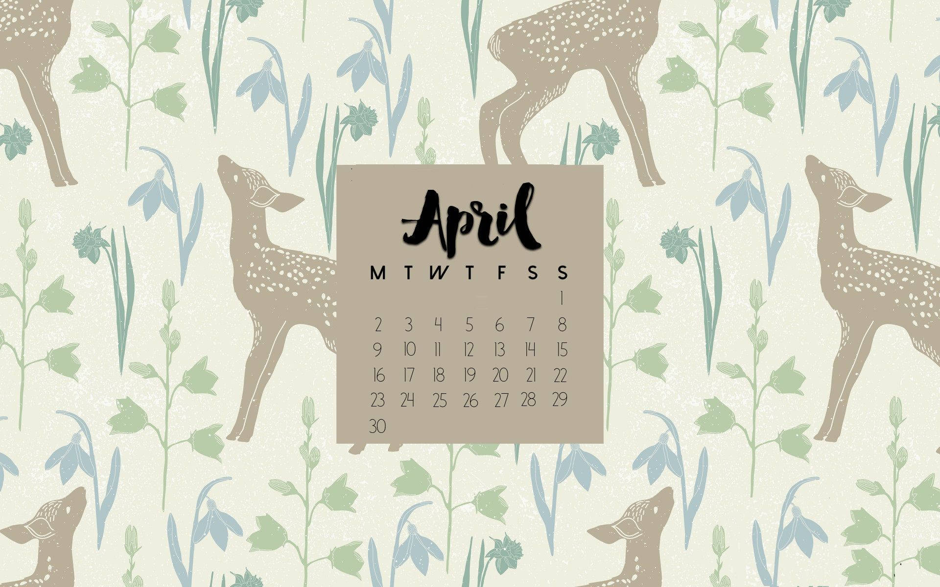 April 桌布 壁紙 — 四月日曆居中於柔和背景上，配有插圖鹿和春季花卉，色調柔和綠和藍。