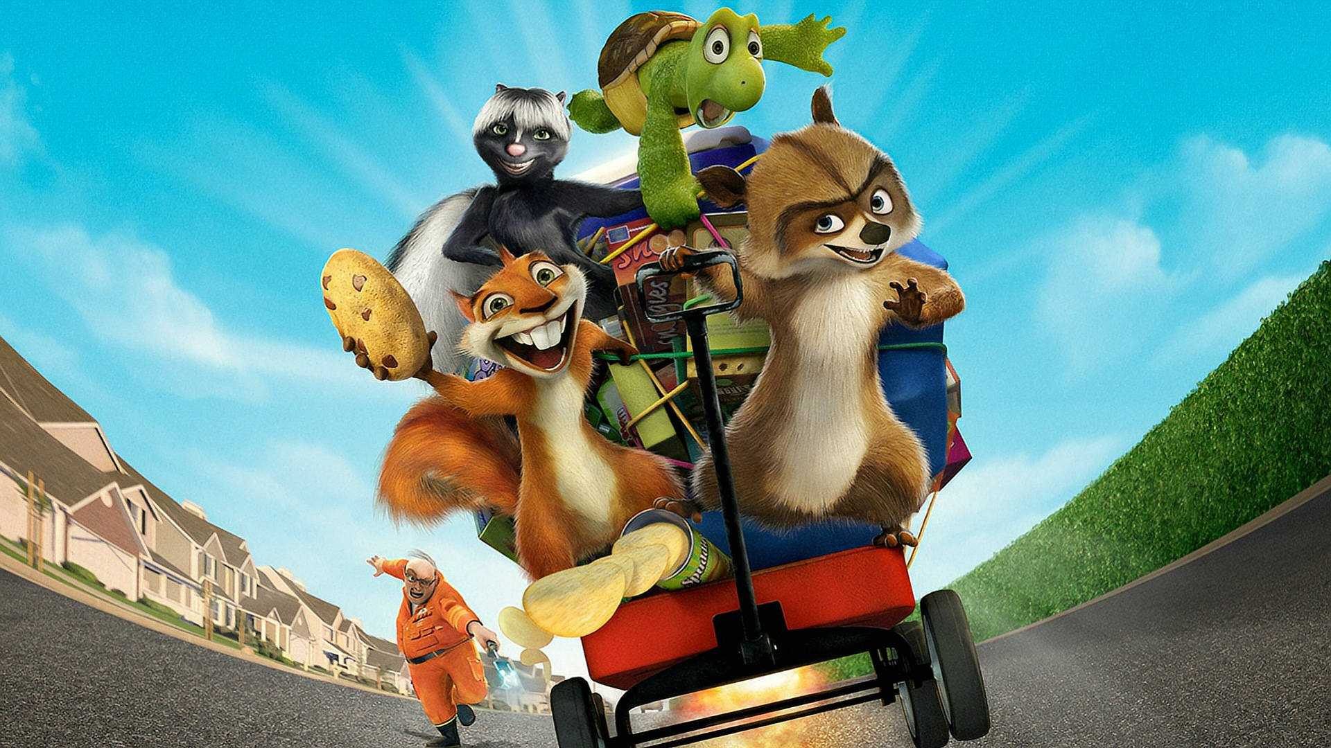 Over The Hedge 桌布 壁紙 — 四隻動畫動物在晴朗的藍天下，開心地推著一輛裝滿零食的手推車，沿著郊區街道行駛。
