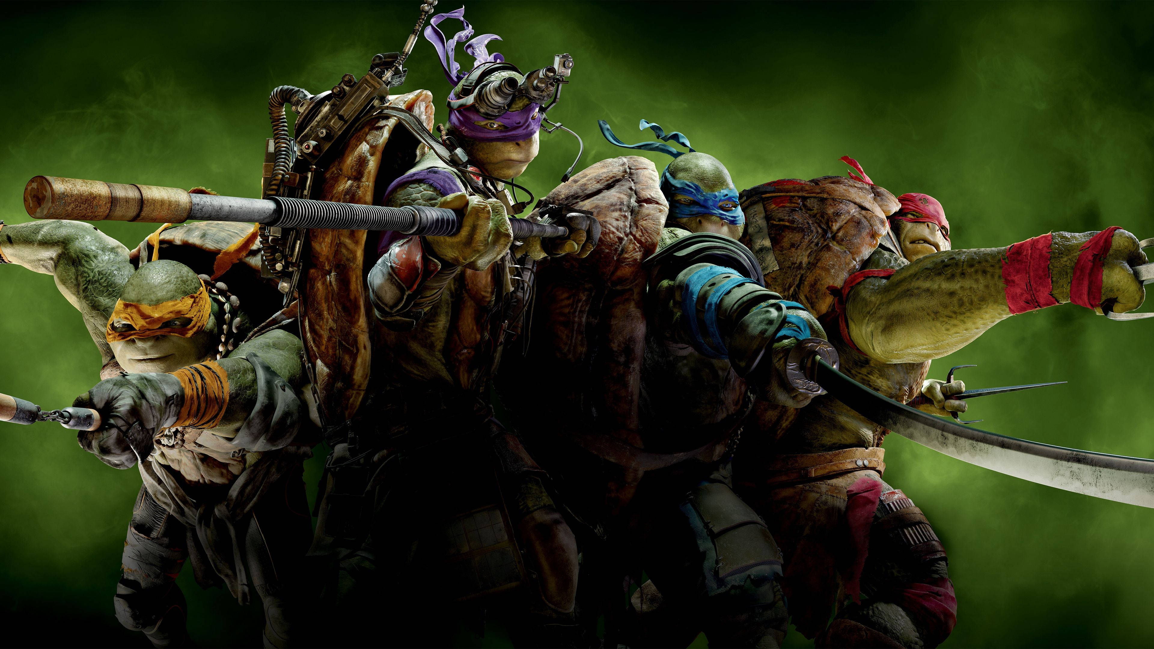 teenage mutant ninja turtles 桌布 壁紙 — 四隻忍者龜在深綠色煙霧背景前擺出戰鬥姿勢並揮舞武器。