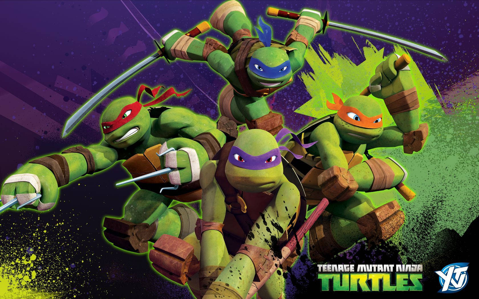 Ninja Turtle 桌布 壁紙 — 四隻綠色忍者龜在充滿活力的紫色和綠色潑濺背景下擺出動態戰鬥姿勢，手持武器。