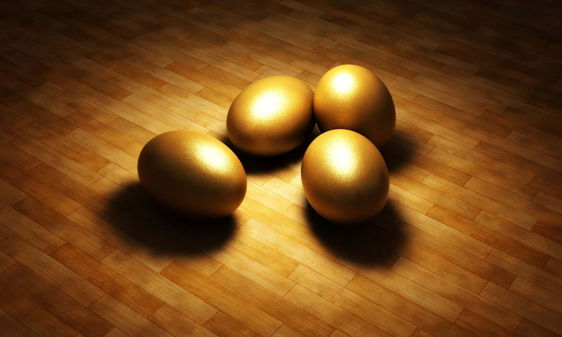 Egg 桌布 壁紙 — 四顆閃閃發光的金色雞蛋放在溫暖的木地板上，在戲劇性的聚光燈下。