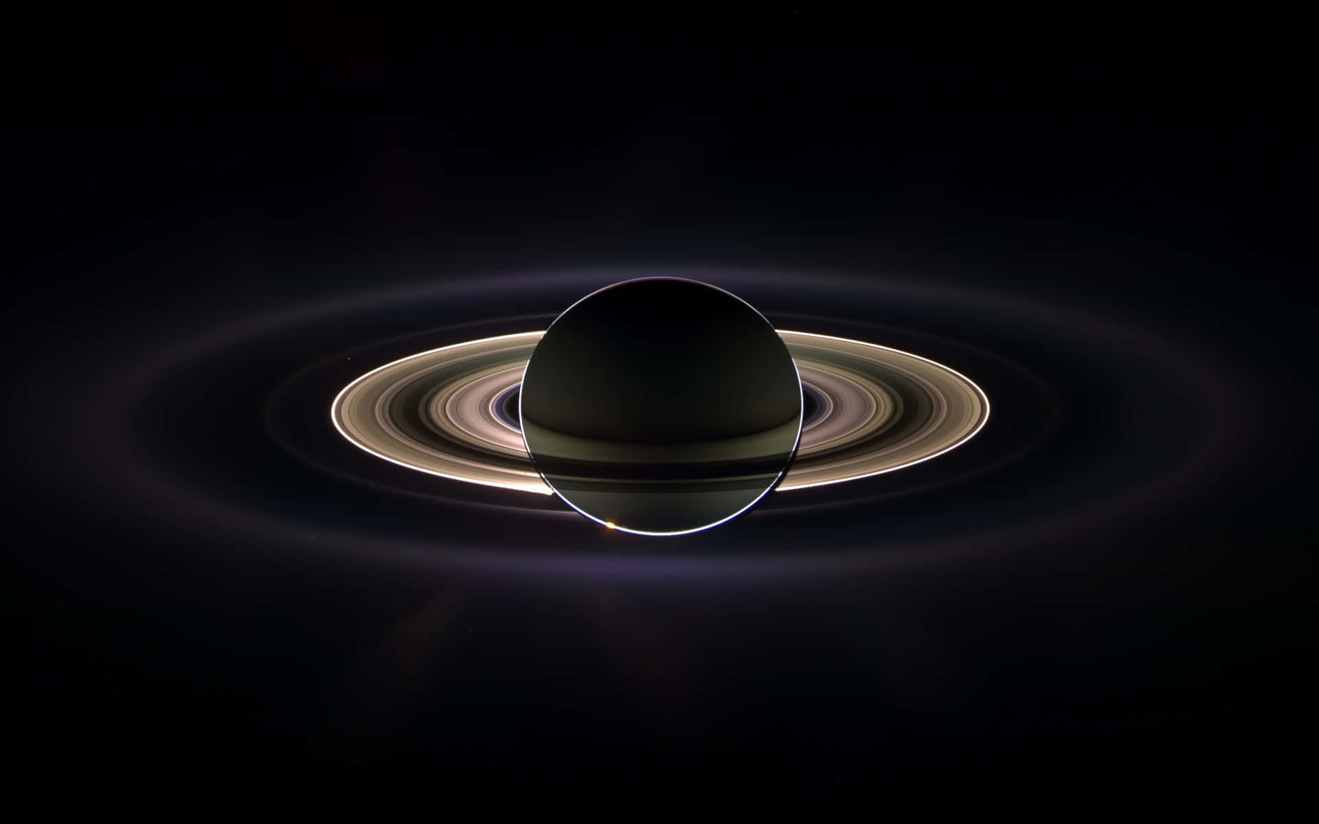 土星 桌布 壁紙 — 土星壯麗的景象，其標誌性光環在深邃的太空黑暗中柔和發光。