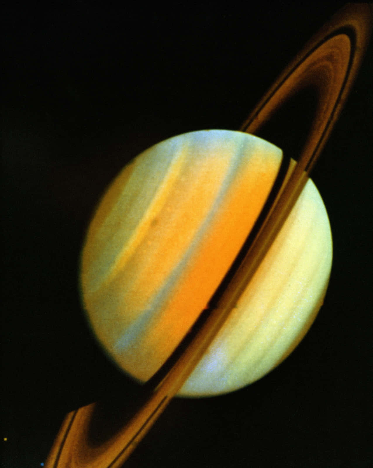 行星動畫 桌布 壁紙 — 土星的壯麗景觀，其標誌性光環在太空的黑暗中閃耀。