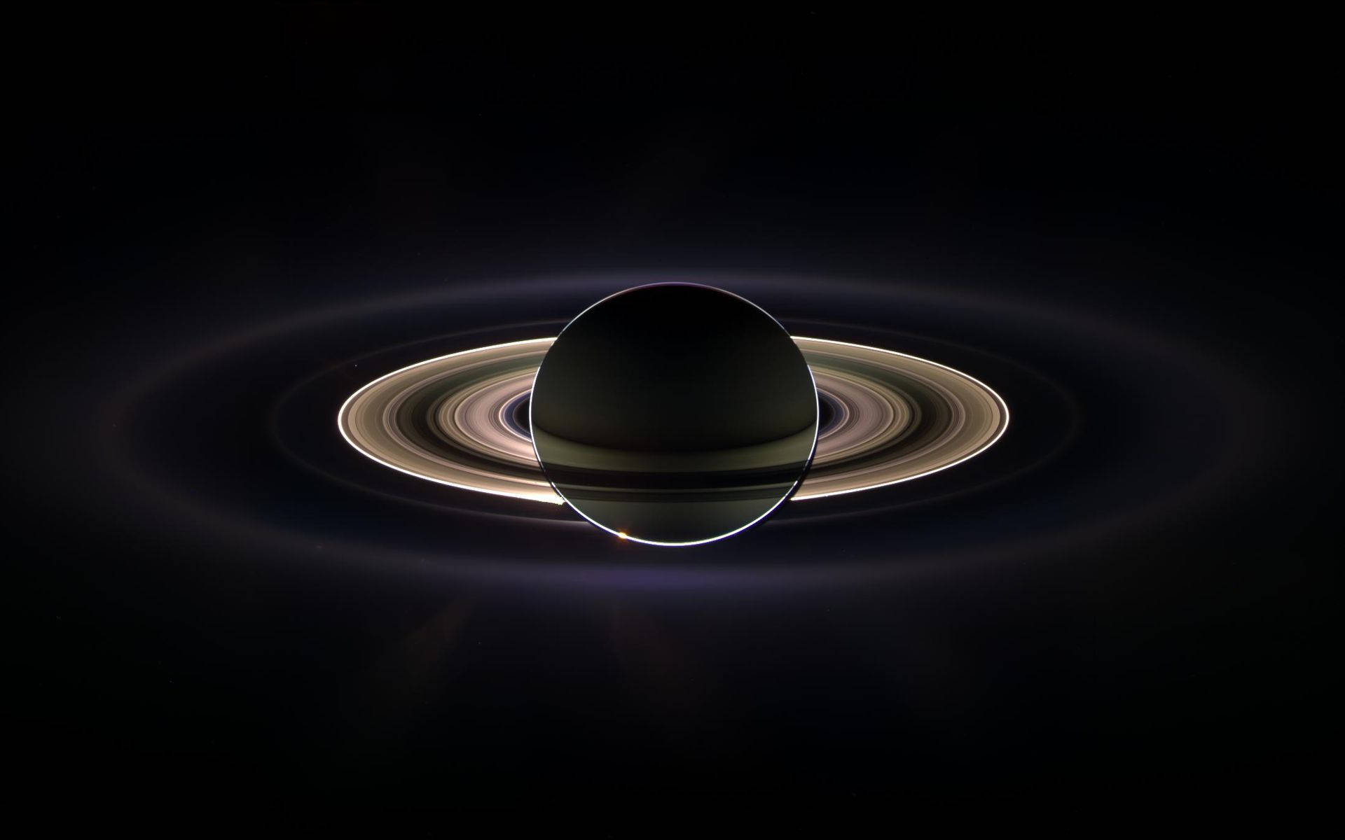 土星 桌布 壁紙 — 土星的壯麗景象，其標誌性光環在深邃的太空黑暗中柔和發光。