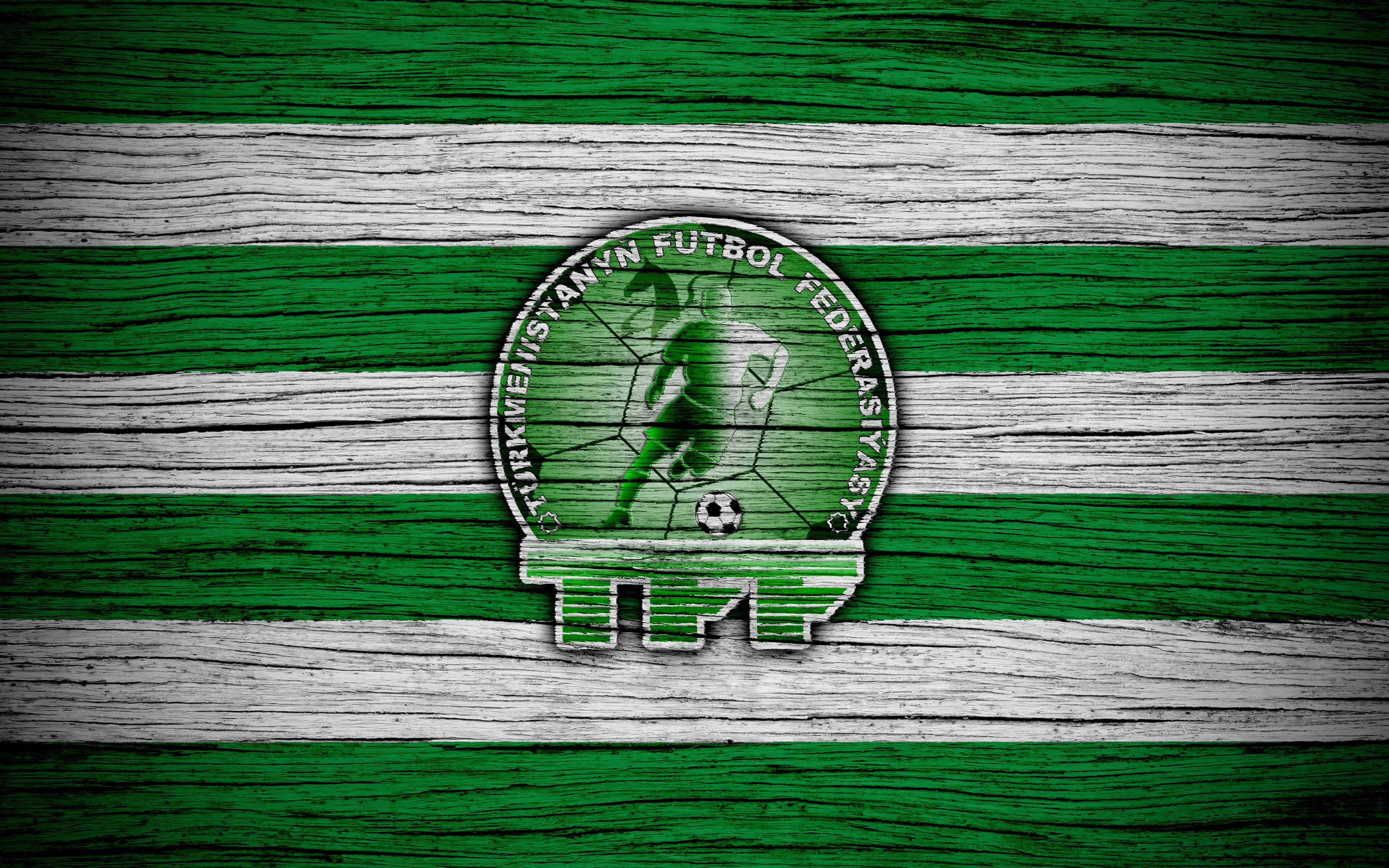 Turkmenistan 桌布 壁紙 — 土耳其足球總會標誌在綠色和白色條紋木紋壁紙上。