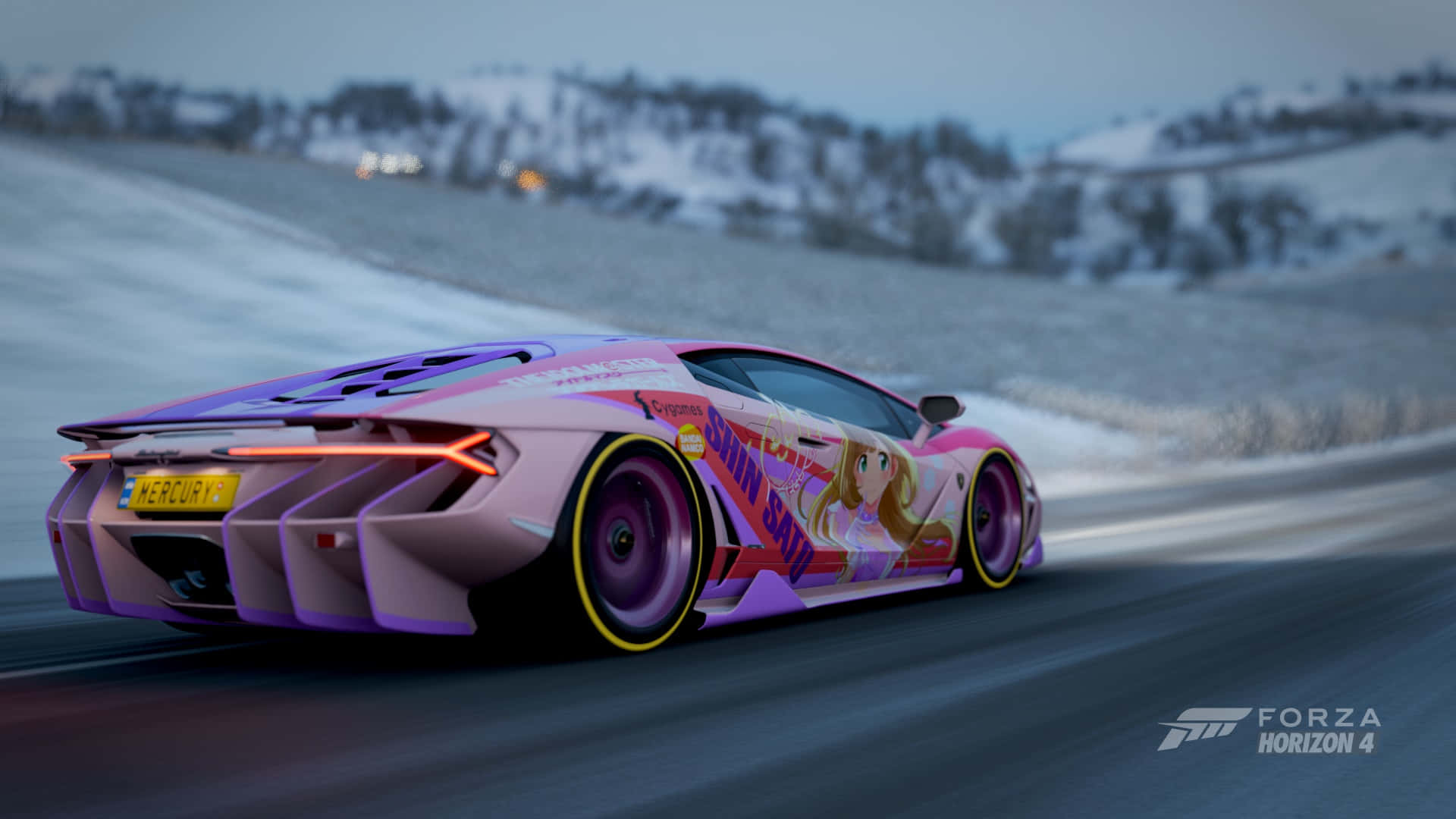 1920x1080 Forza Horizon 4 桌布 壁紙 — 在《極限競速：地平線4》中，一輛粉紅色動漫主題跑車在黃昏時分的雪山路上飄移。