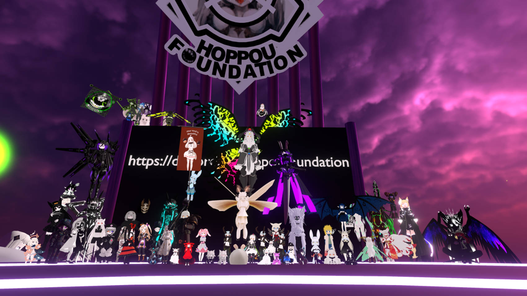 vrchat 桌布 壁紙 — 在Hoppou Foundation活動中，紫色暴風雨天空下，動漫風格頭像的充滿活力的數位聚會。