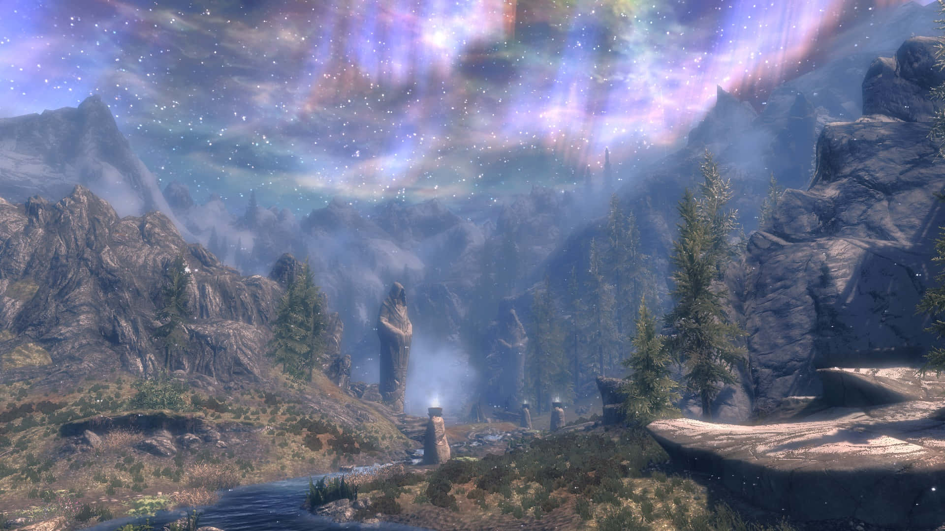 Sovngarde 桌布 壁紙 — 在充滿活力的北極光下，一個神秘的山谷，有古老的石柱和霧氣繚繞的松林。