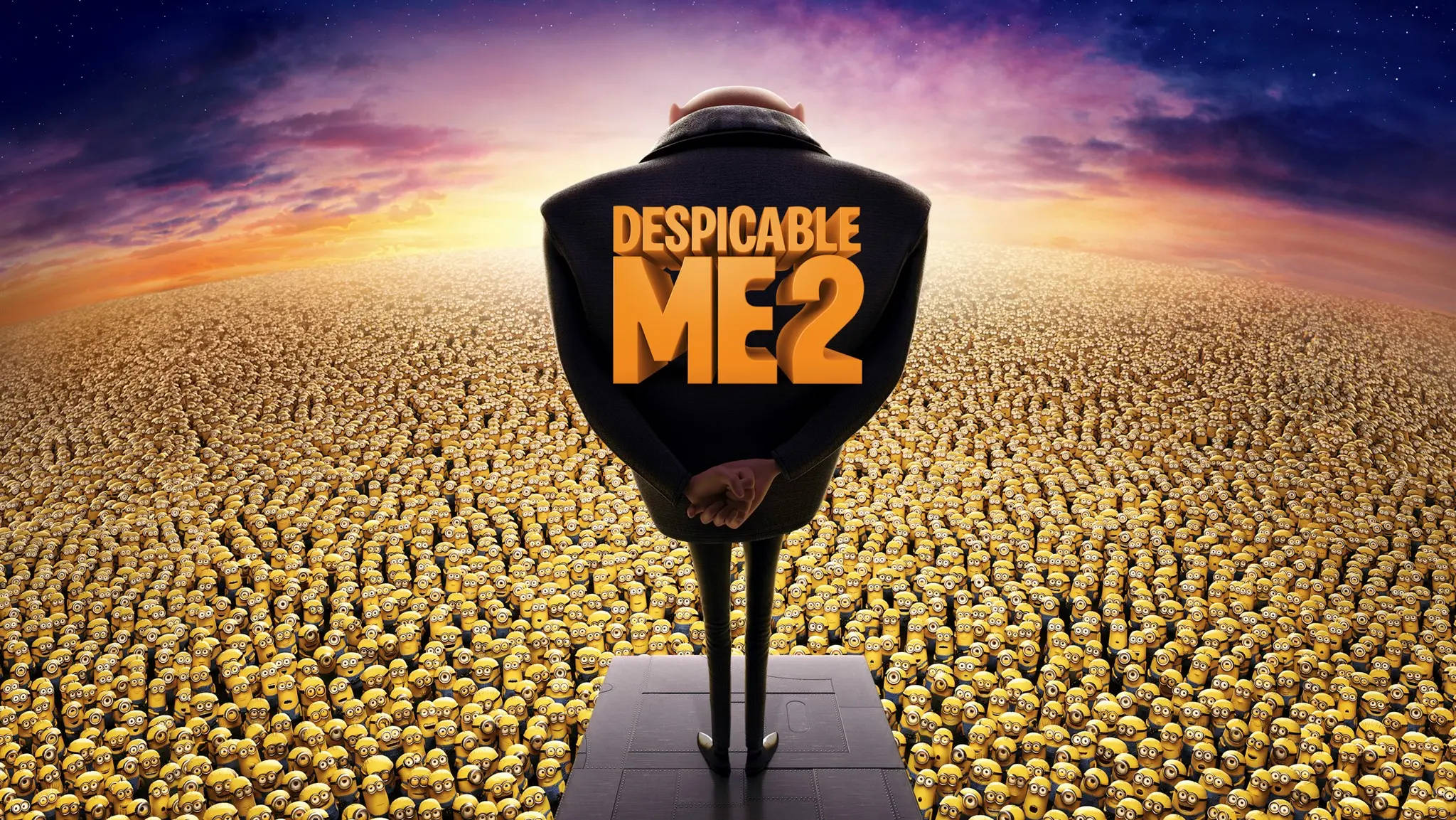 Despicable Me 2 桌布 壁紙 — 在充滿活力的日落天空下，Gru 站在一個平台上，俯瞰著一大片黃色 Minions 的海洋。