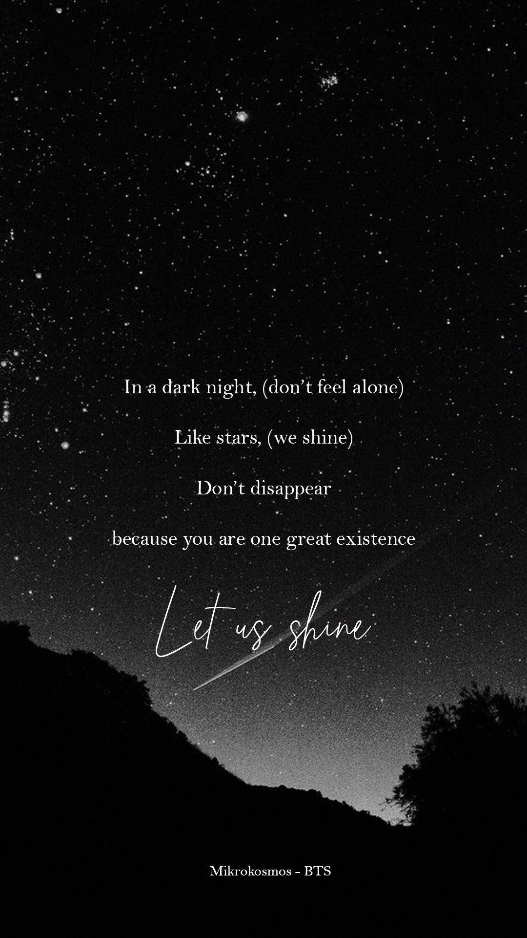 Bts Aesthetic 桌布 壁紙 — 在剪影山丘上空的星空夜空，靈感文字在宇宙背景下柔和發光。