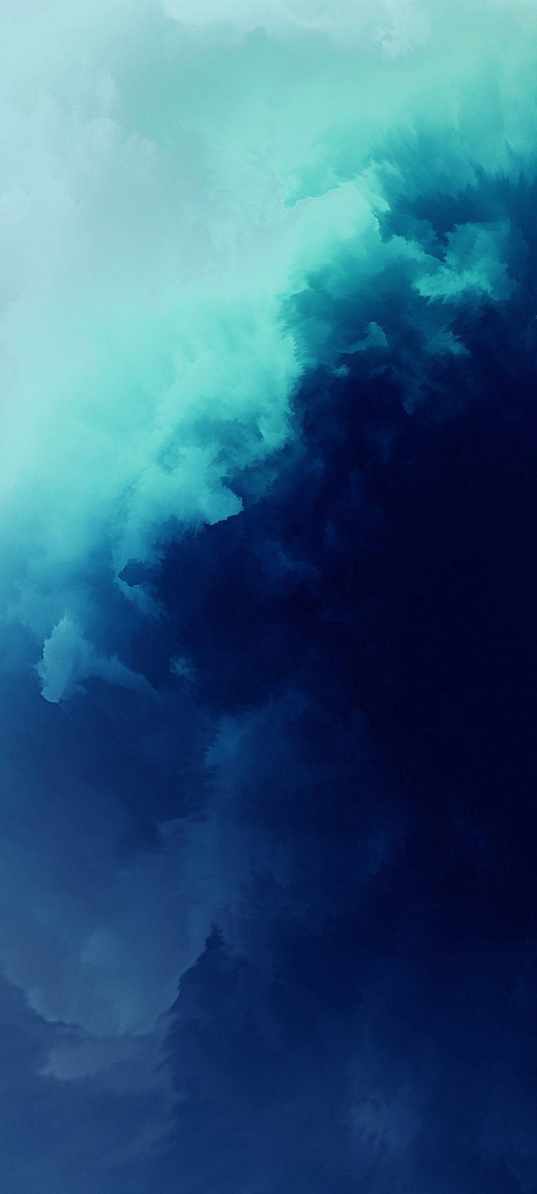 藍色 桌布 壁紙 — 在夢幻般的數位天空中，青綠色和深藍色雲朵旋轉的寧靜抽象漸變。