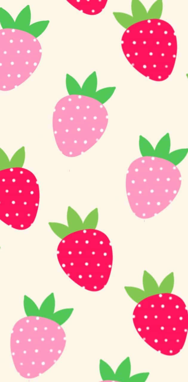 Strawberry 桌布 壁紙 — 在奶油色背景上，帶有白色圓點和綠色葉子的粉紅色和紅色草莓的歡樂圖案。