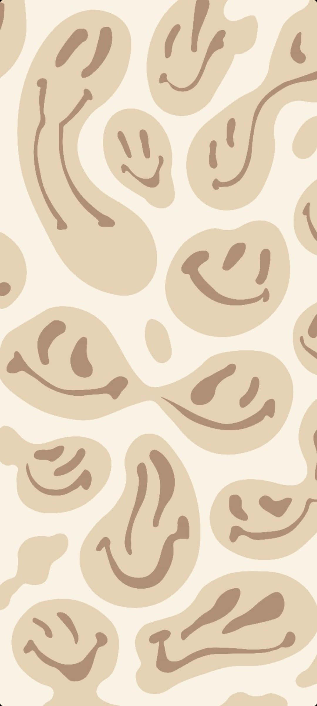 Aesthetic Trippy Smiley Face 桌布 壁紙 — 在奶油色背景上重複出現的米色笑臉圖案，帶有棕色輪廓。