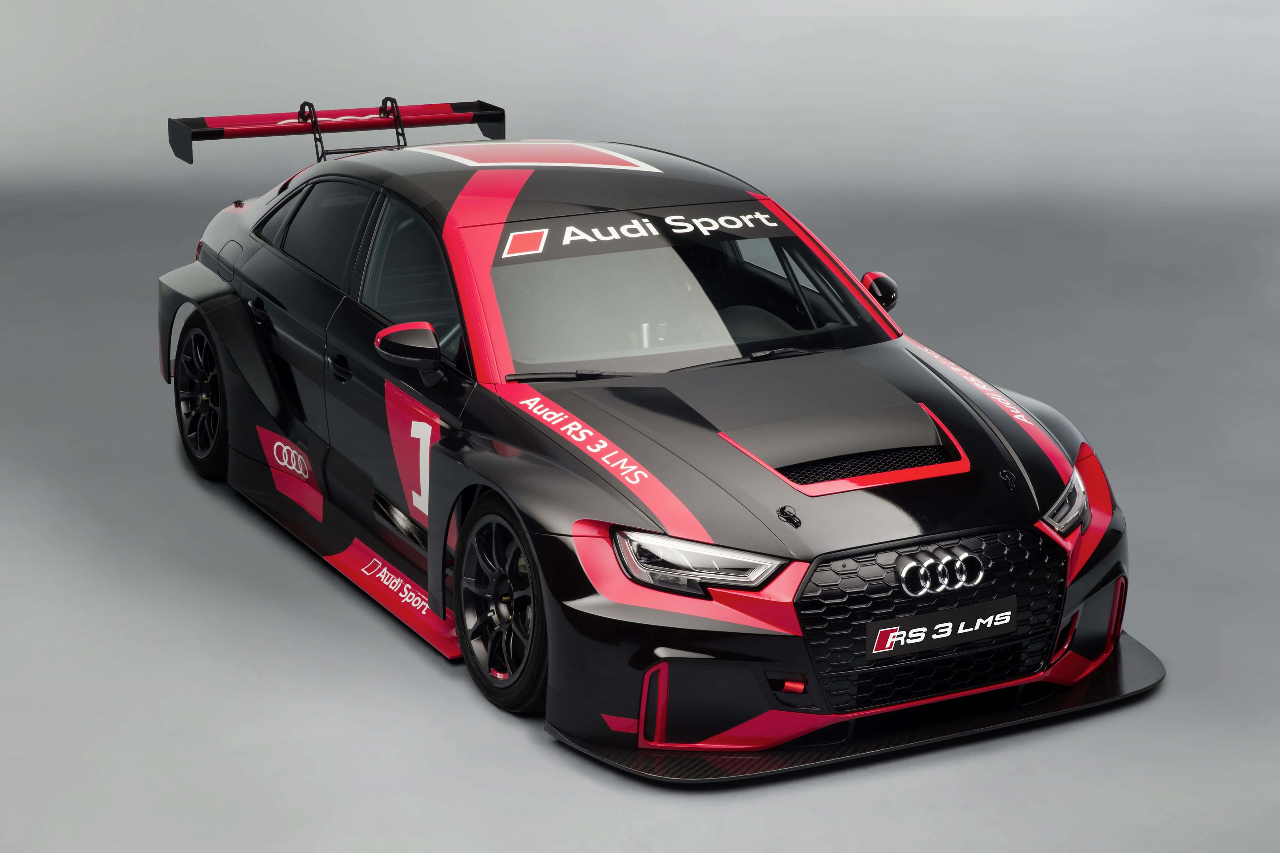 Audi Rs3 桌布 壁紙 — 在工作室環境中展示的時尚黑色和紅色奧迪RS 3 LMS賽車，帶有數字一。