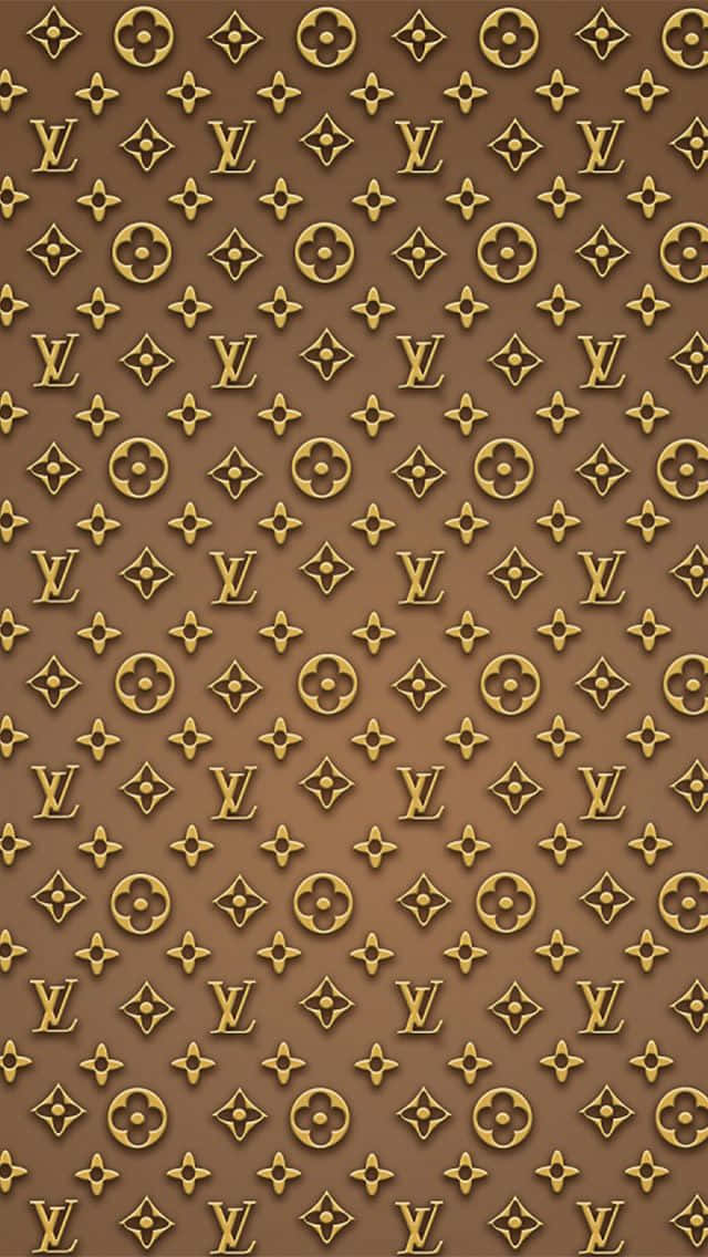 桌布 壁紙 — 在帶有壓紋紋理的棕色背景上重複出現金色 Louis Vuitton 字母組合標誌圖案。
