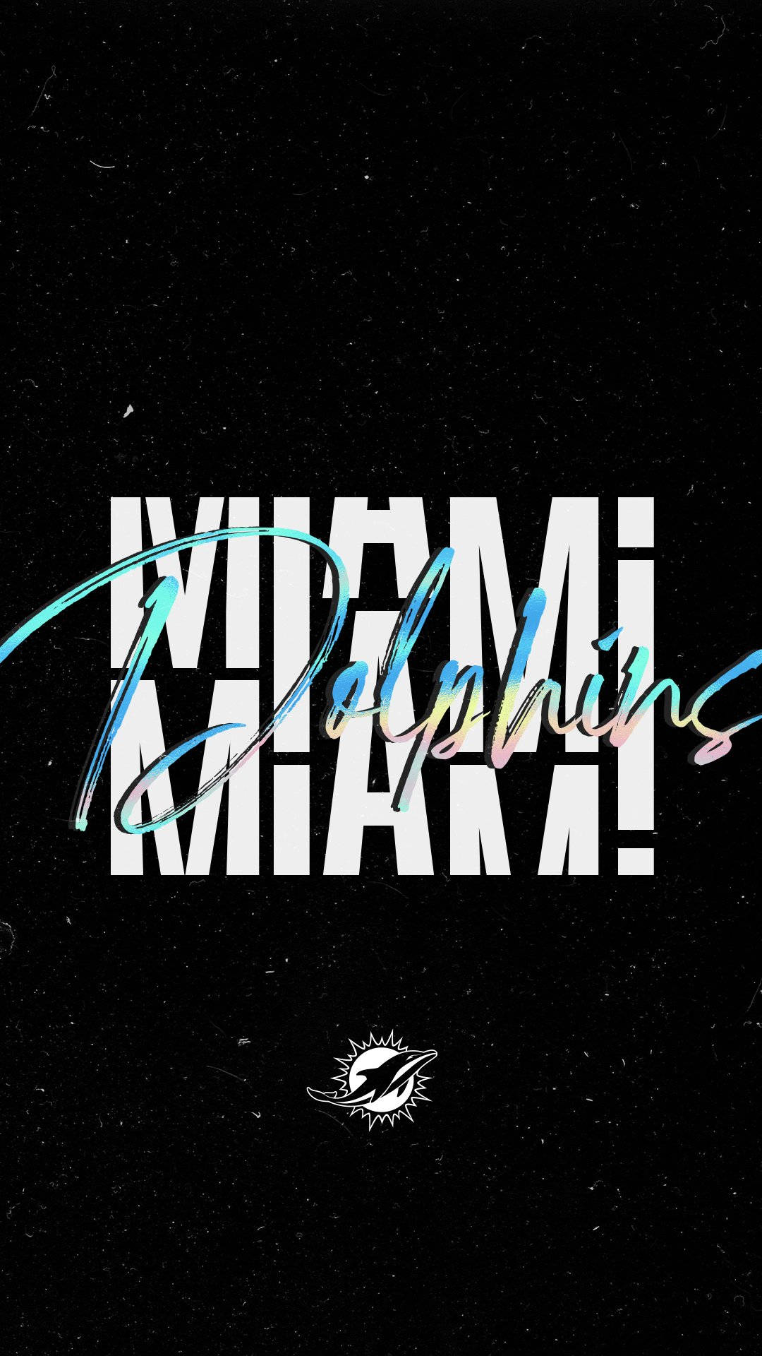 Miami Dolphins iPhone 桌布 壁紙 — 在帶有球隊標誌的斑點黑色背景上，粗體白色邁阿密海豚文字搭配彩虹色腳本疊加。