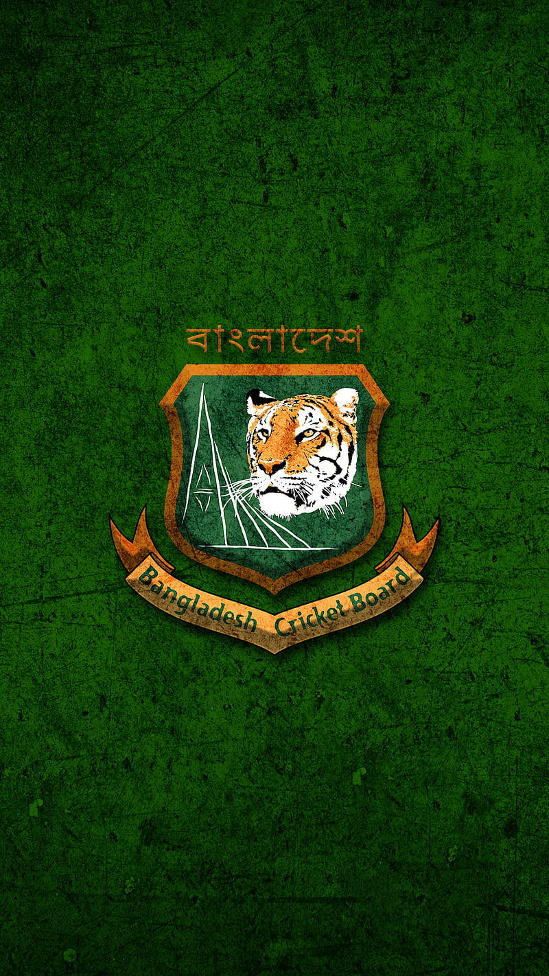 Bangladesh Cricket 桌布 壁紙 — 在帶有紋理的綠色背景上，一個兇猛的老虎頭標誌，帶有「Bangladesh Cricket Board」文字。