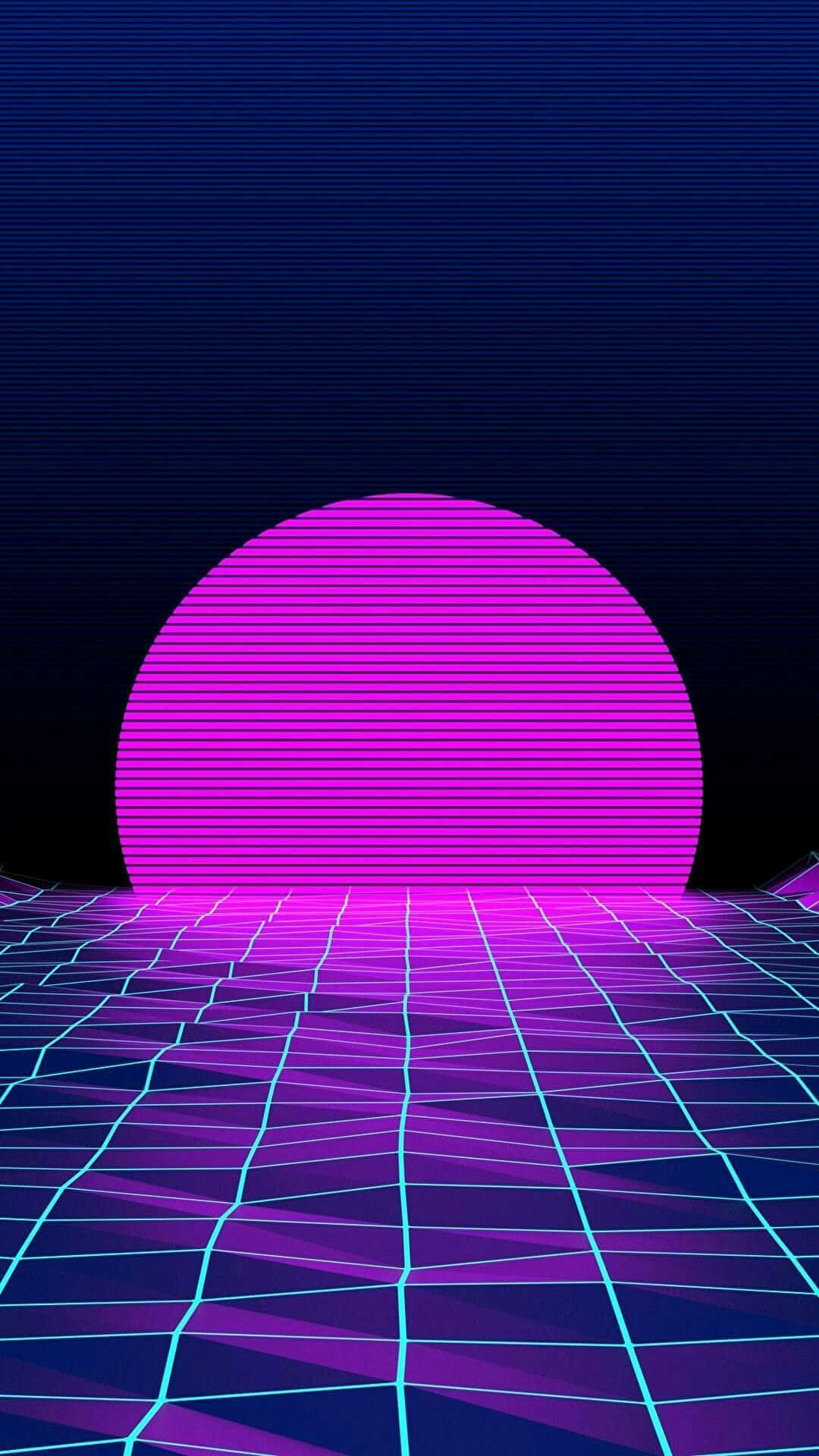 Vaporwave iPhone 桌布 壁紙 — 在復古未來主義的數位景觀中，一顆發光的紫色太陽在霓虹網格地平線上升起。