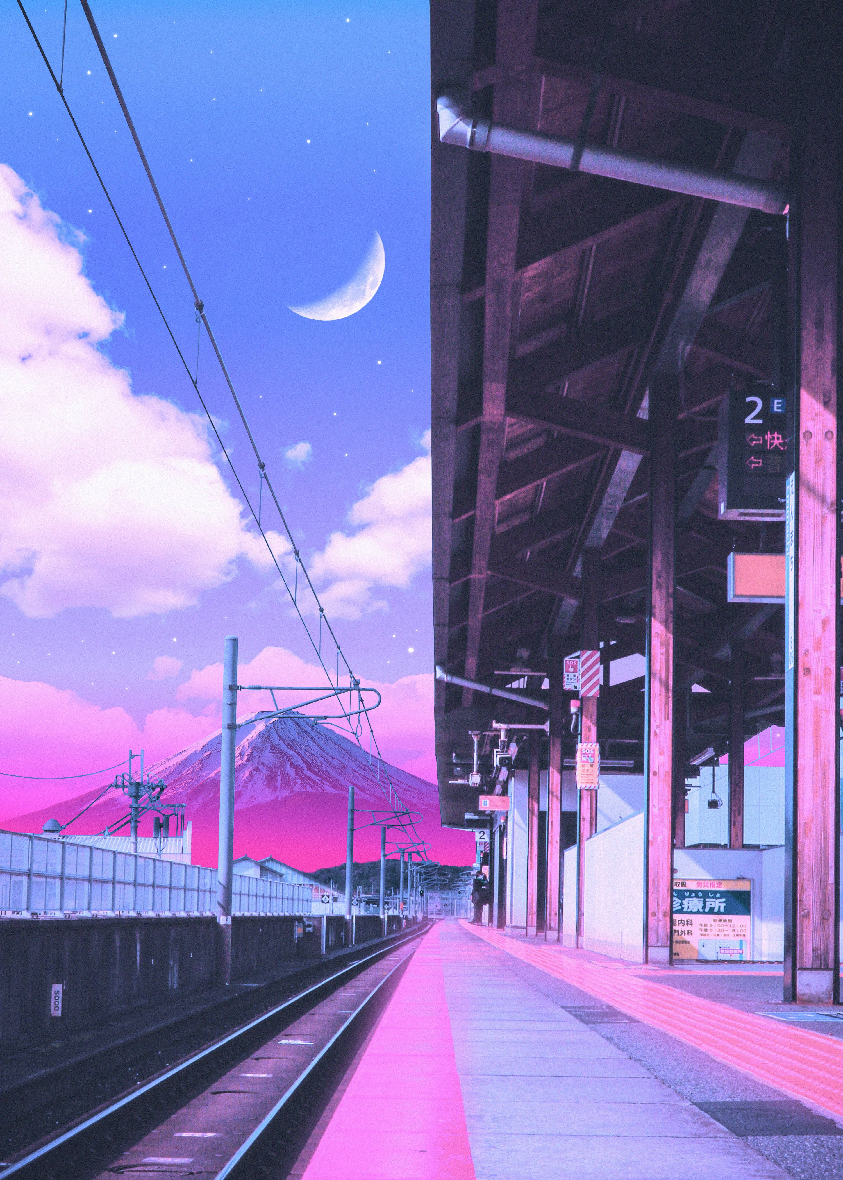Japanese Aesthetic HD 桌布 壁紙 — 在日本火車站，新月下遠方的富士山，呈現充滿活力的粉紅和紫色暮色。