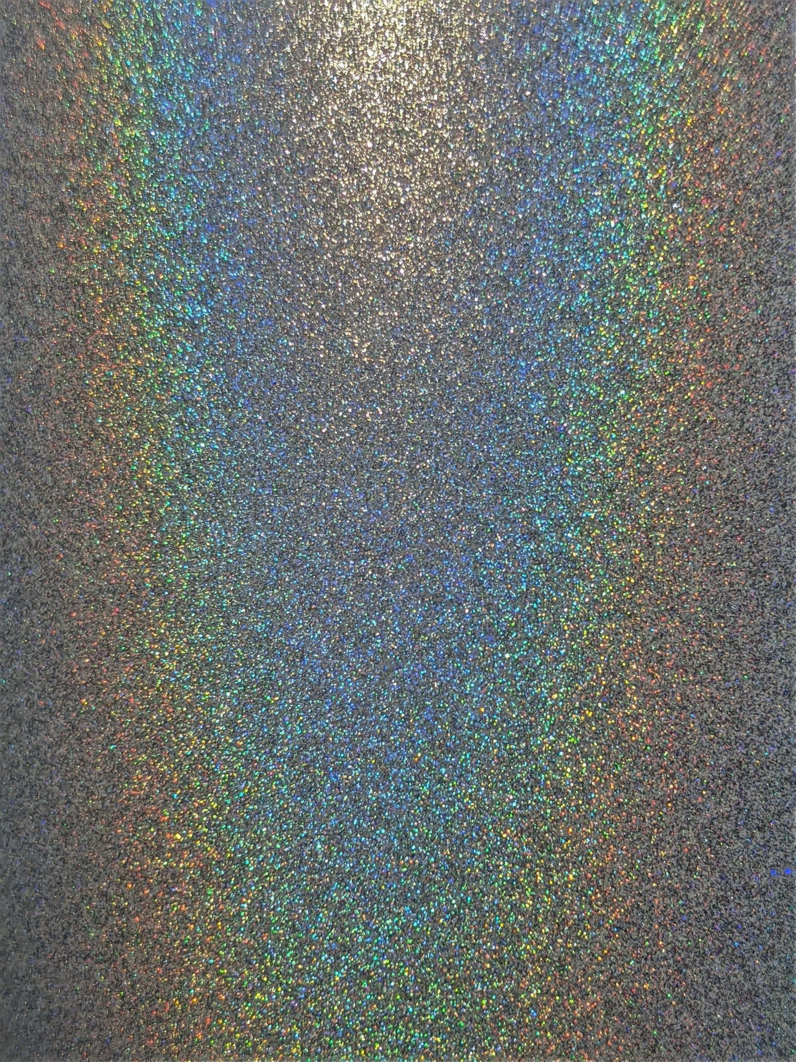 Glittery 桌布 壁紙 — 在明亮光線下閃爍虹彩光澤的珠光閃粉特寫。