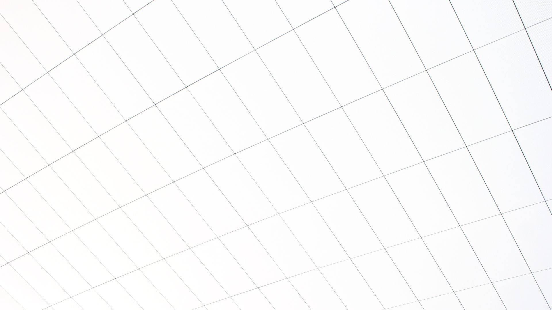 美學 桌布 壁紙 — 在明亮的白色背景上，柔和的灰色對角網格線創造出乾淨的幾何圖案。