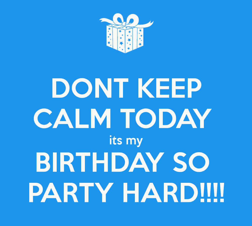 Birthday 桌布 壁紙 — 在明亮的藍色背景上，粗體白色文字宣告生日派對的興奮，上方有一個禮物圖標。