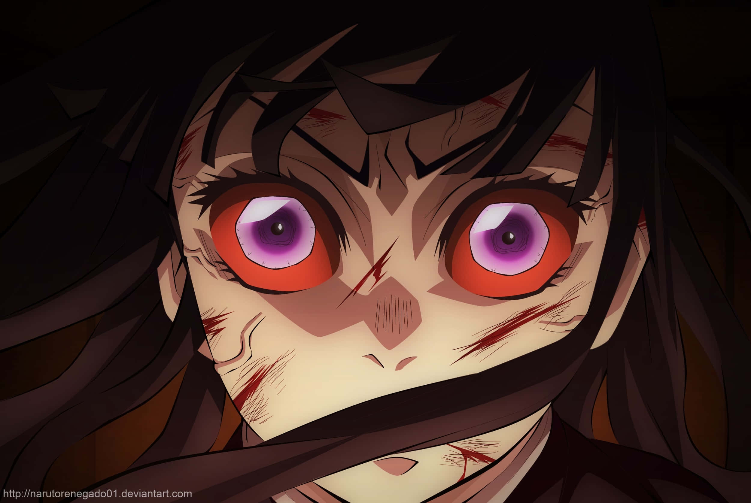 Demon Slayer Kanao 桌布 壁紙 — 在昏暗燈光下，一個動漫角色的特寫，擁有發光的紫色眼睛和臉上的血痕。