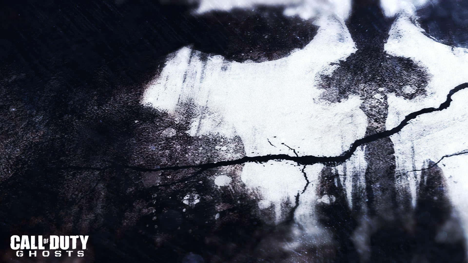 Call Of Duty Ghosts 桌布 壁紙 — 在昏暗燈光下，裂開的混凝土表面帶有幽靈般的白色油漆飛濺和深色污漬。