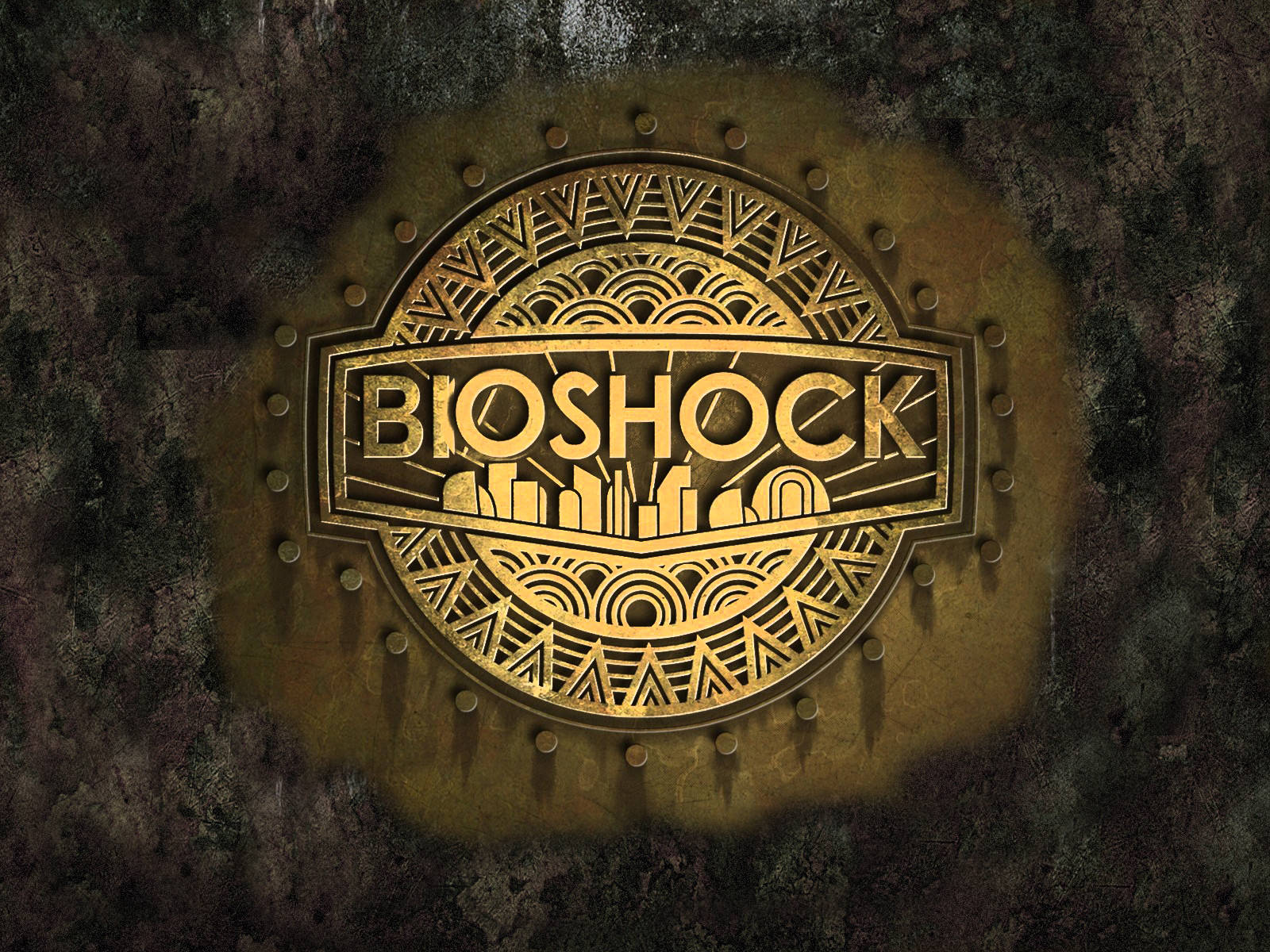 bioshock 4K 桌布 壁紙 — 在昏暗燈光下，金色Bioshock標誌帶有裝飾藝術風格圖案，嵌入生鏽金屬板中。