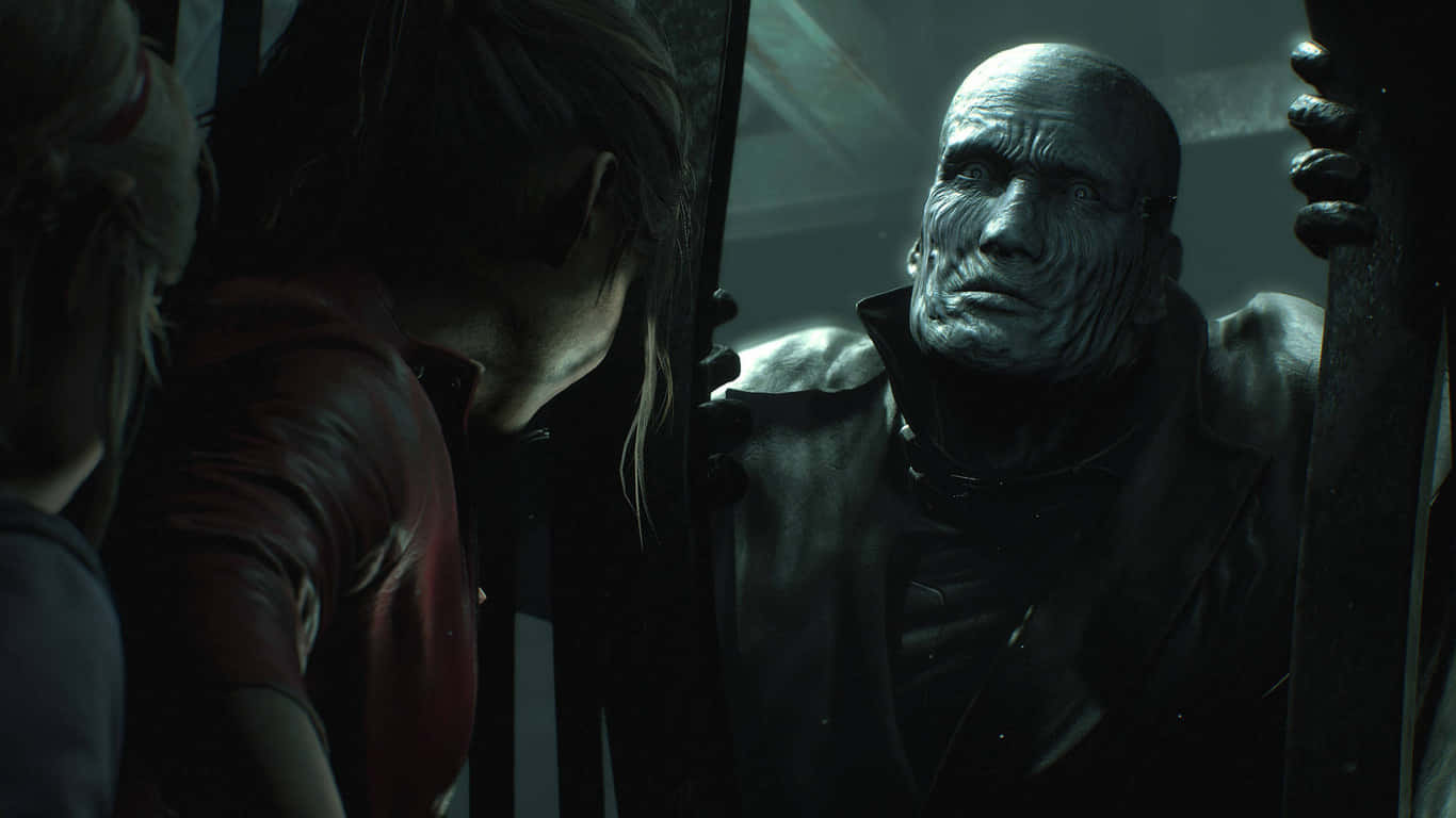 1366x768 Resident Evil 2 桌布 壁紙 — 在昏暗的房間中，一個女性角色與一個皮膚皺巴巴的怪誕禿頭怪物之間的緊張對峙。