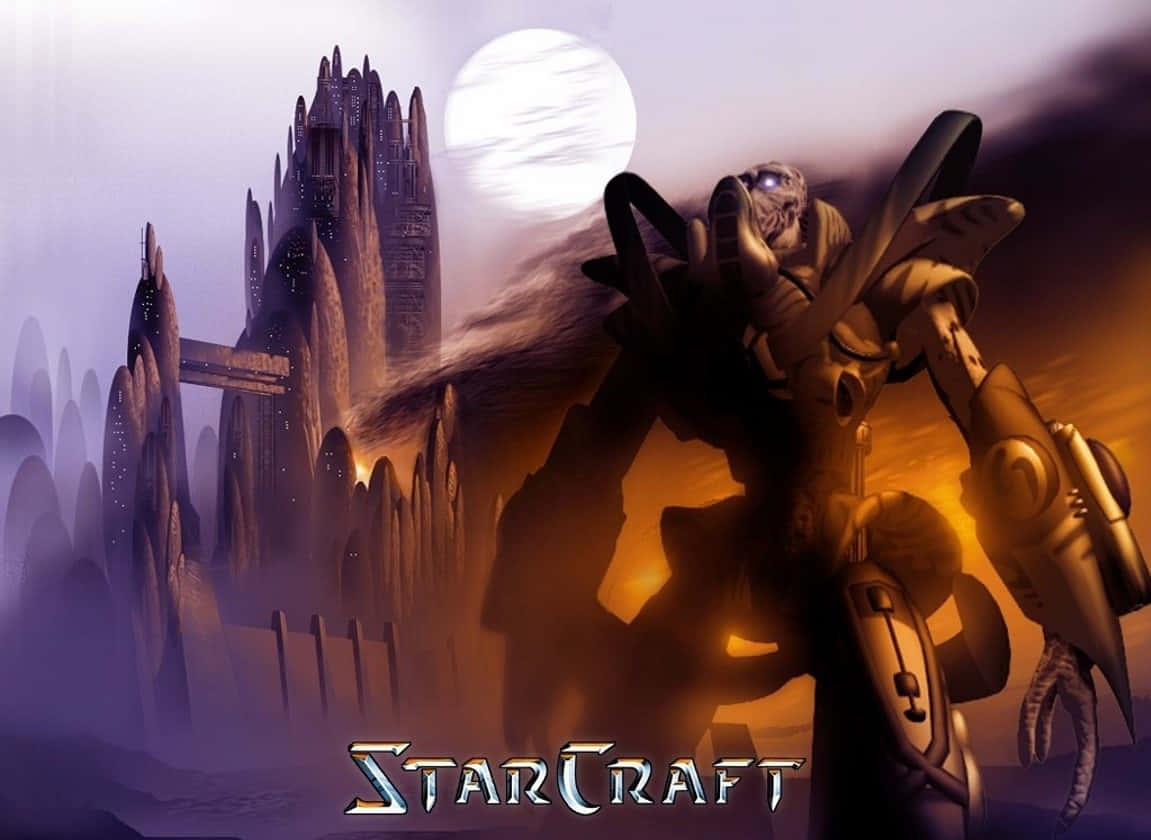 Starcraft Characters 桌布 壁紙 — 在星海爭霸場景中，一個高聳的蟲族般生物站在一座充滿尖塔的外星城市前，上方是發光的月亮。