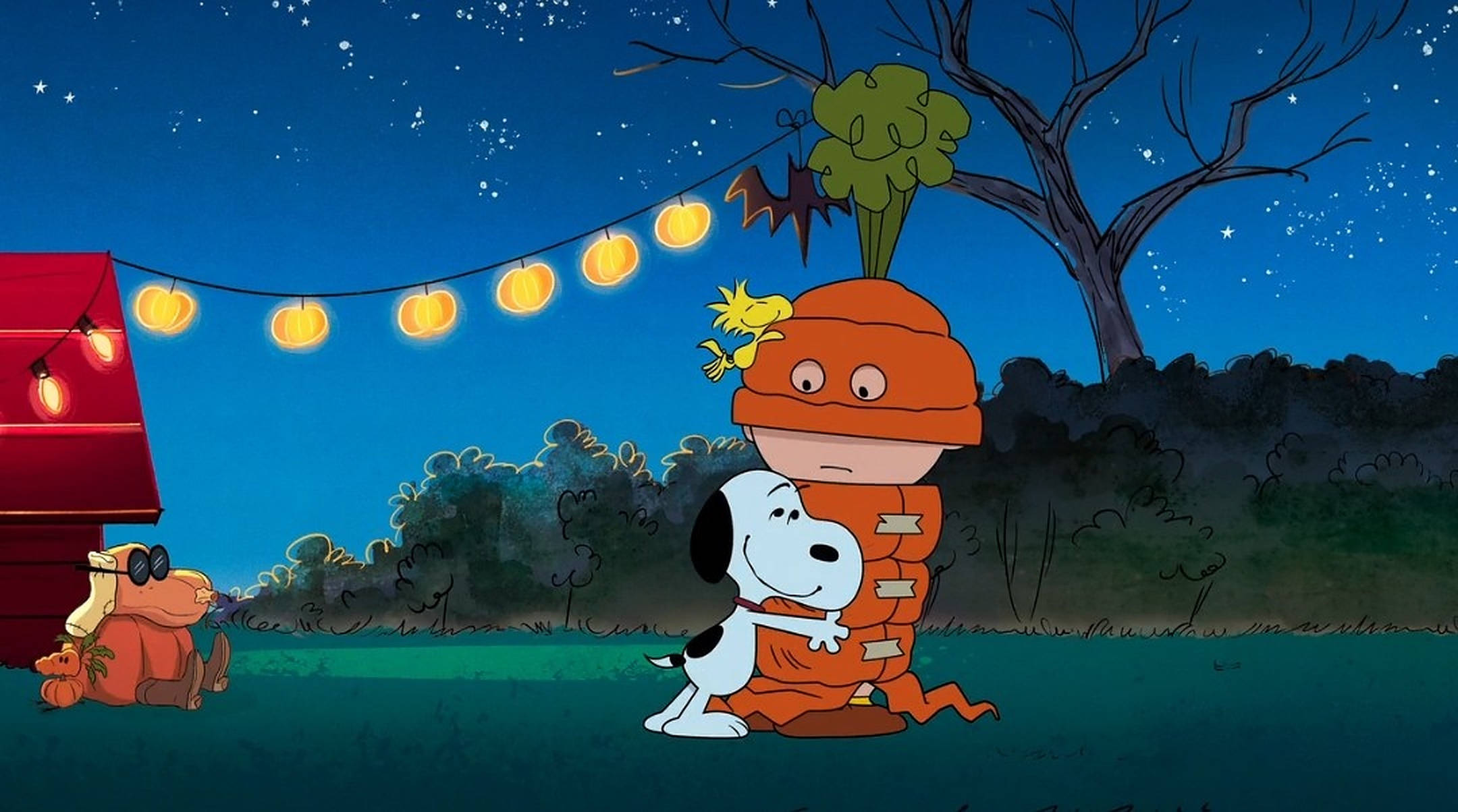 查理布朗萬聖節 桌布 壁紙 — 在星空下，Snoopy 和 Woodstock 打扮成南瓜頭木乃伊，掛著燈串。