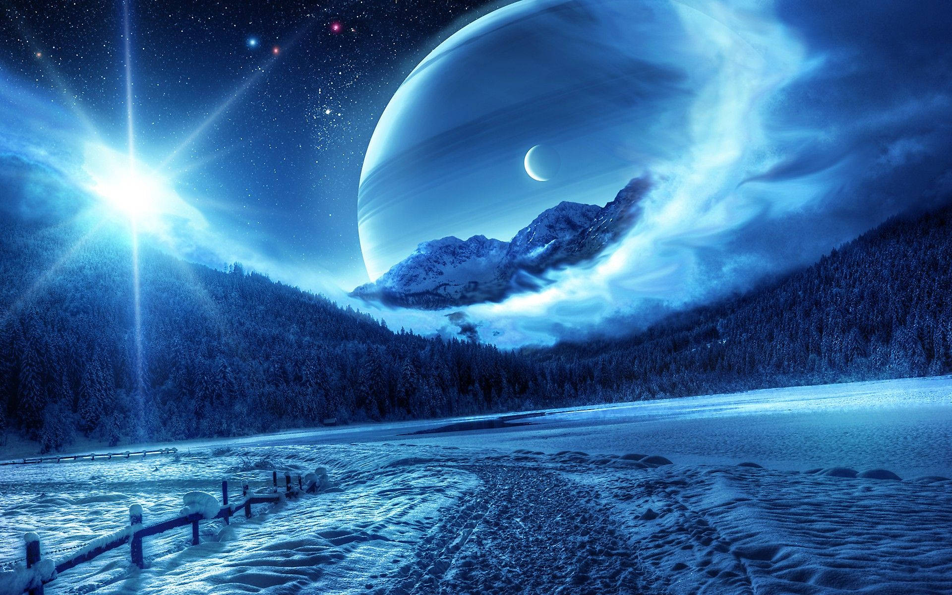 桌布 壁紙 — 在星空下，一個積雪的山湖，有一個巨大的發光行星和彎月投射出藍光。